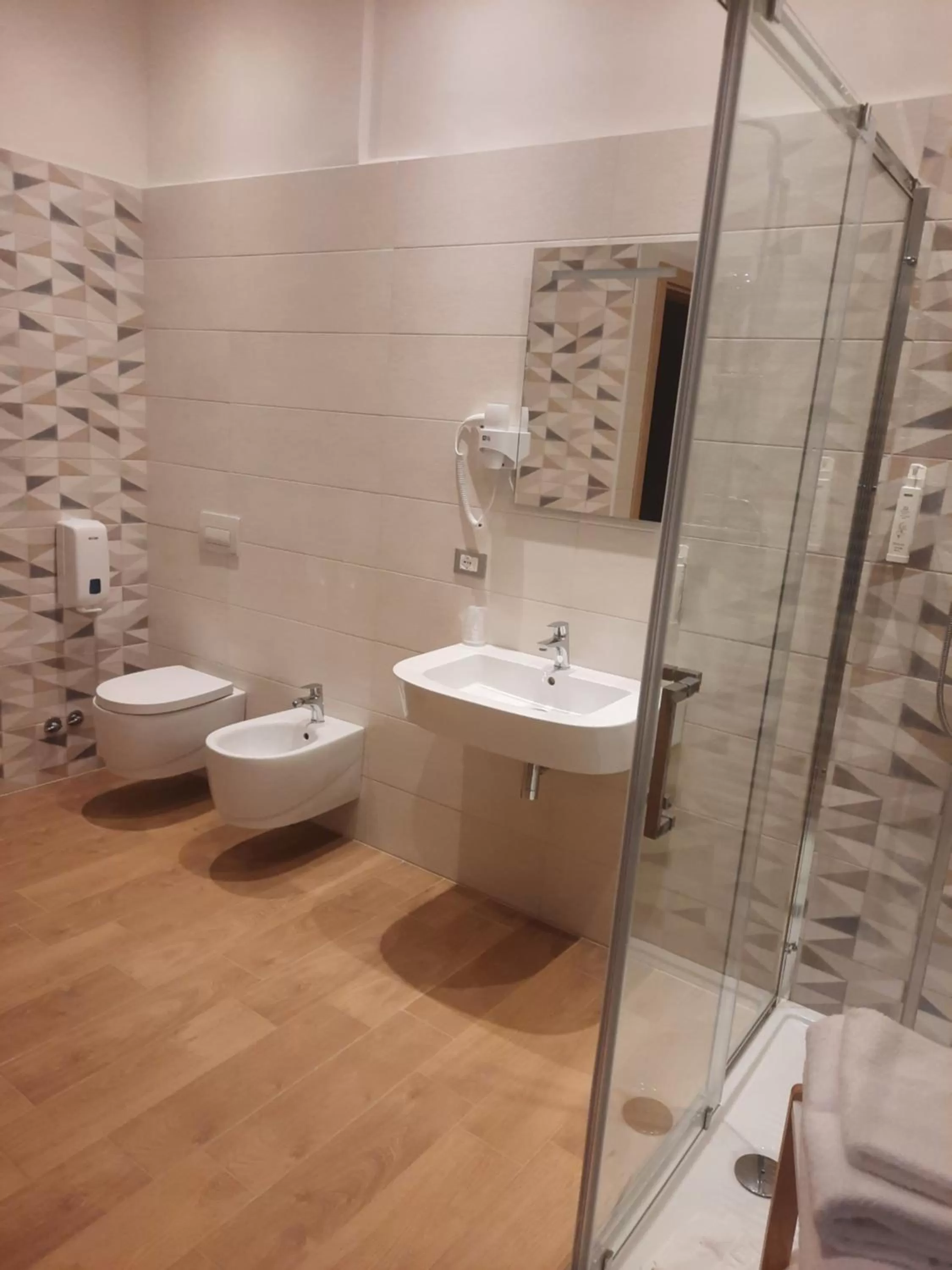 Shower in Hotel Porta Rivera