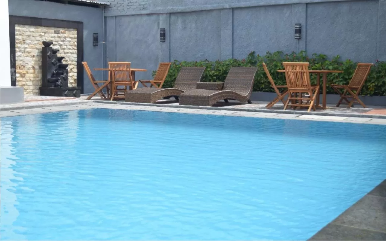 Swimming pool in favehotel Olo Padang