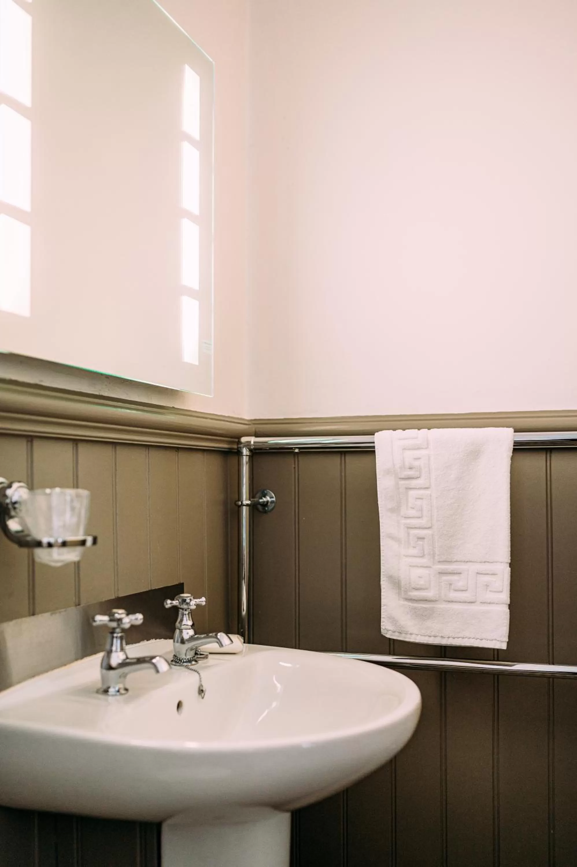 Bathroom in The Queens Hotel