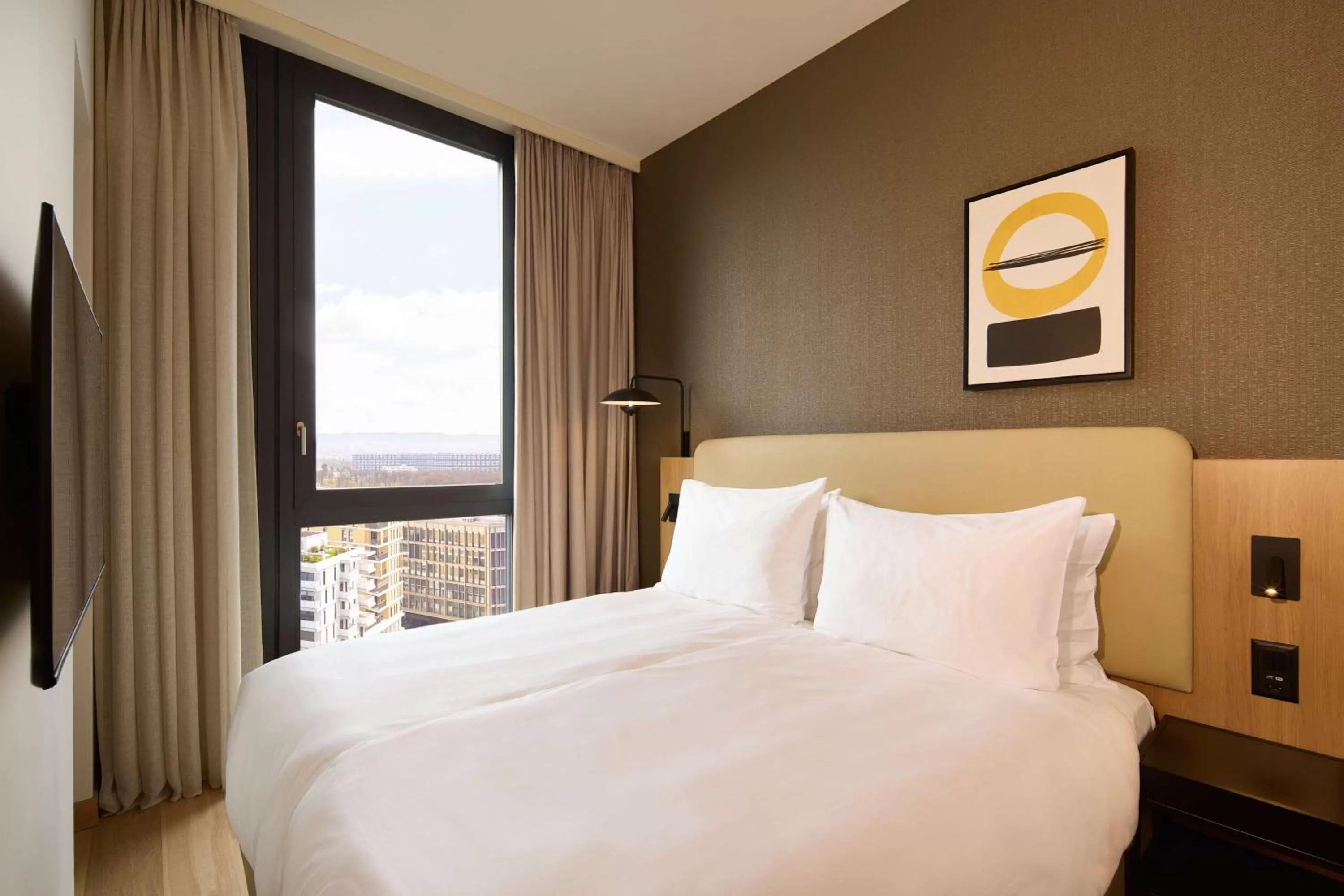 Bed in Adina Apartment Hotel Geneva