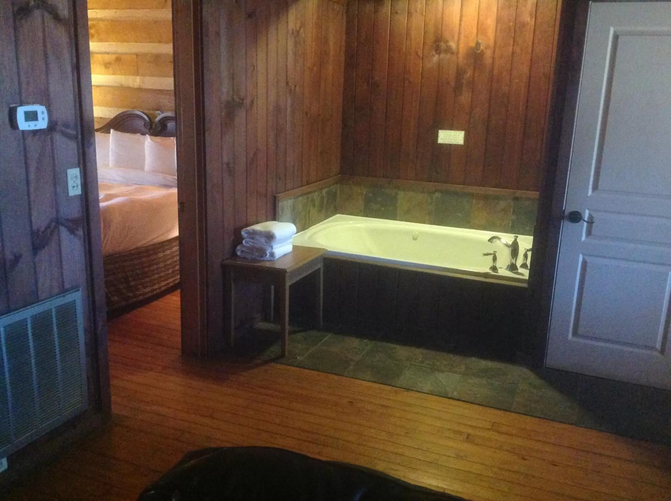 Hot Tub in The Smoke House Lodge