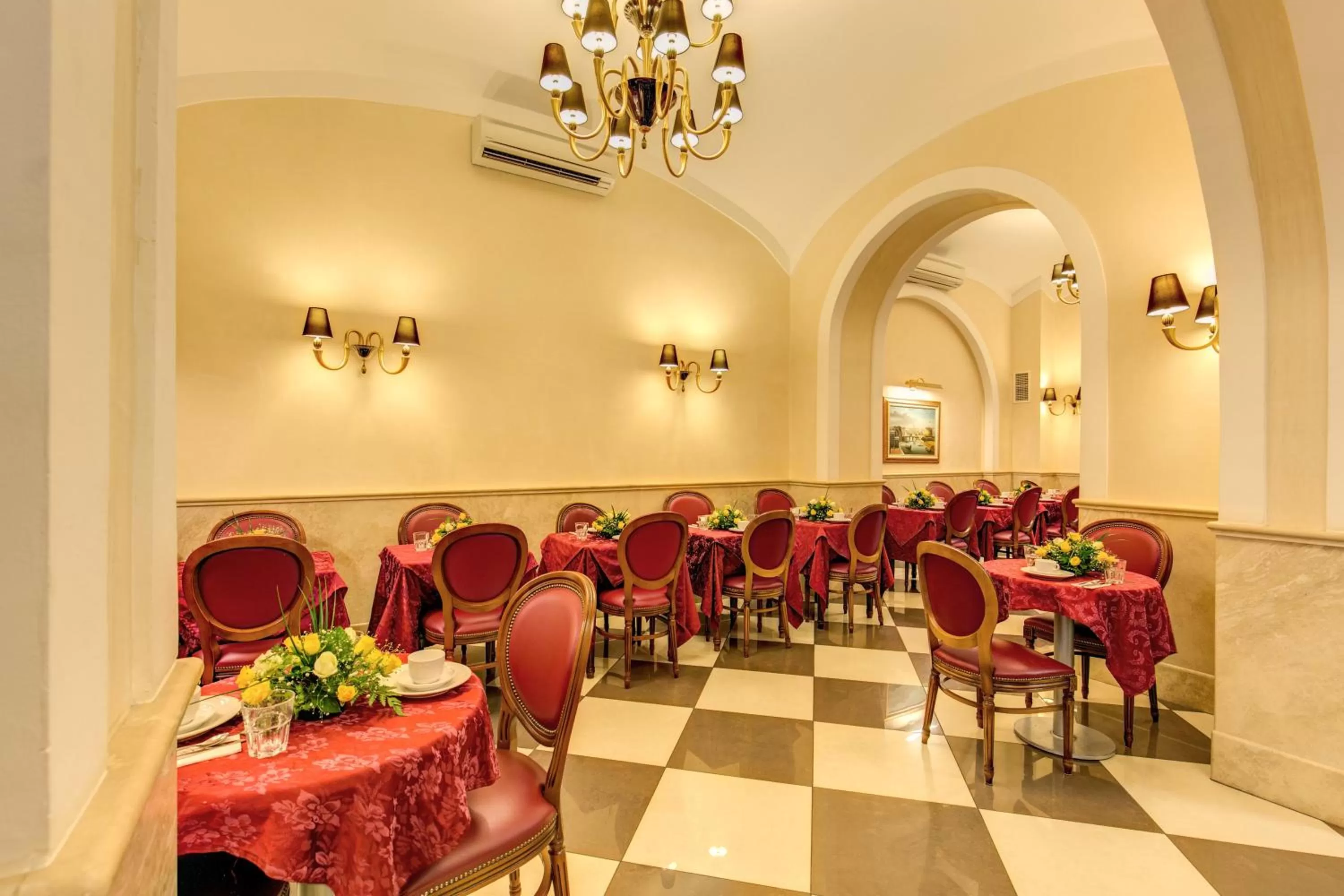 Food and drinks in Hotel Contilia