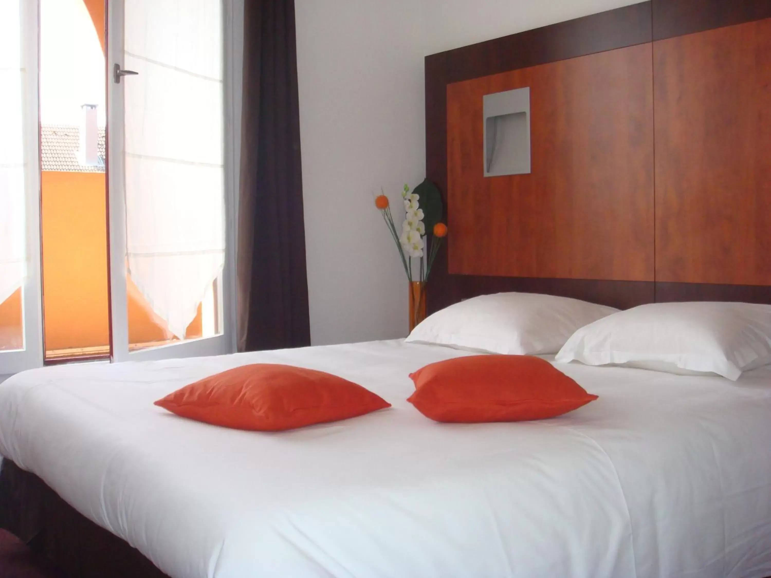 Two-Room Apartment in Geneva Residence Two-Room Apartment in Geneva Residence