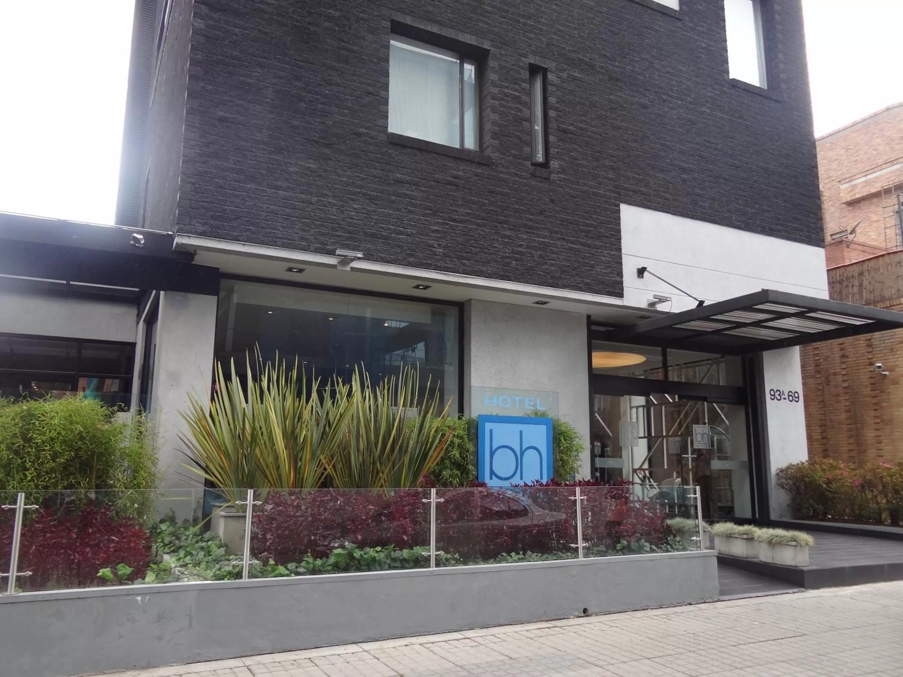 Facade/entrance in Hotel bh Parque 93