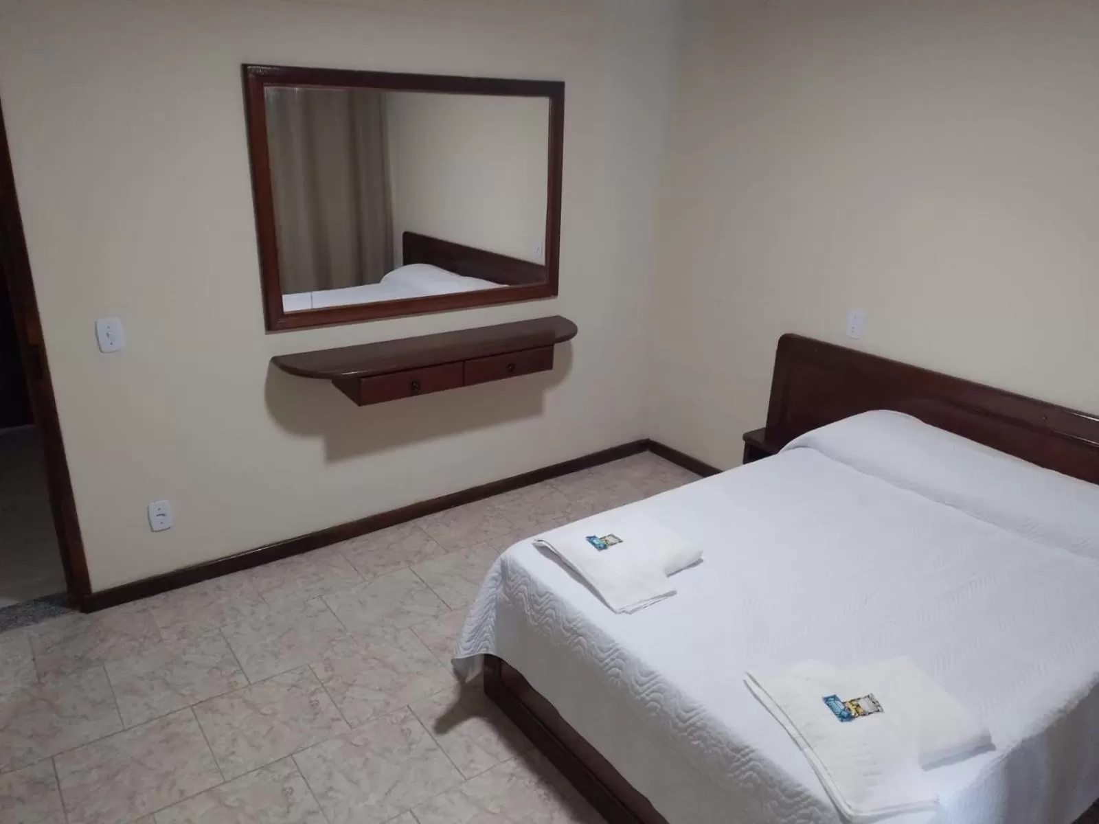 Budget Double Room in Hotel Recanto da Itália