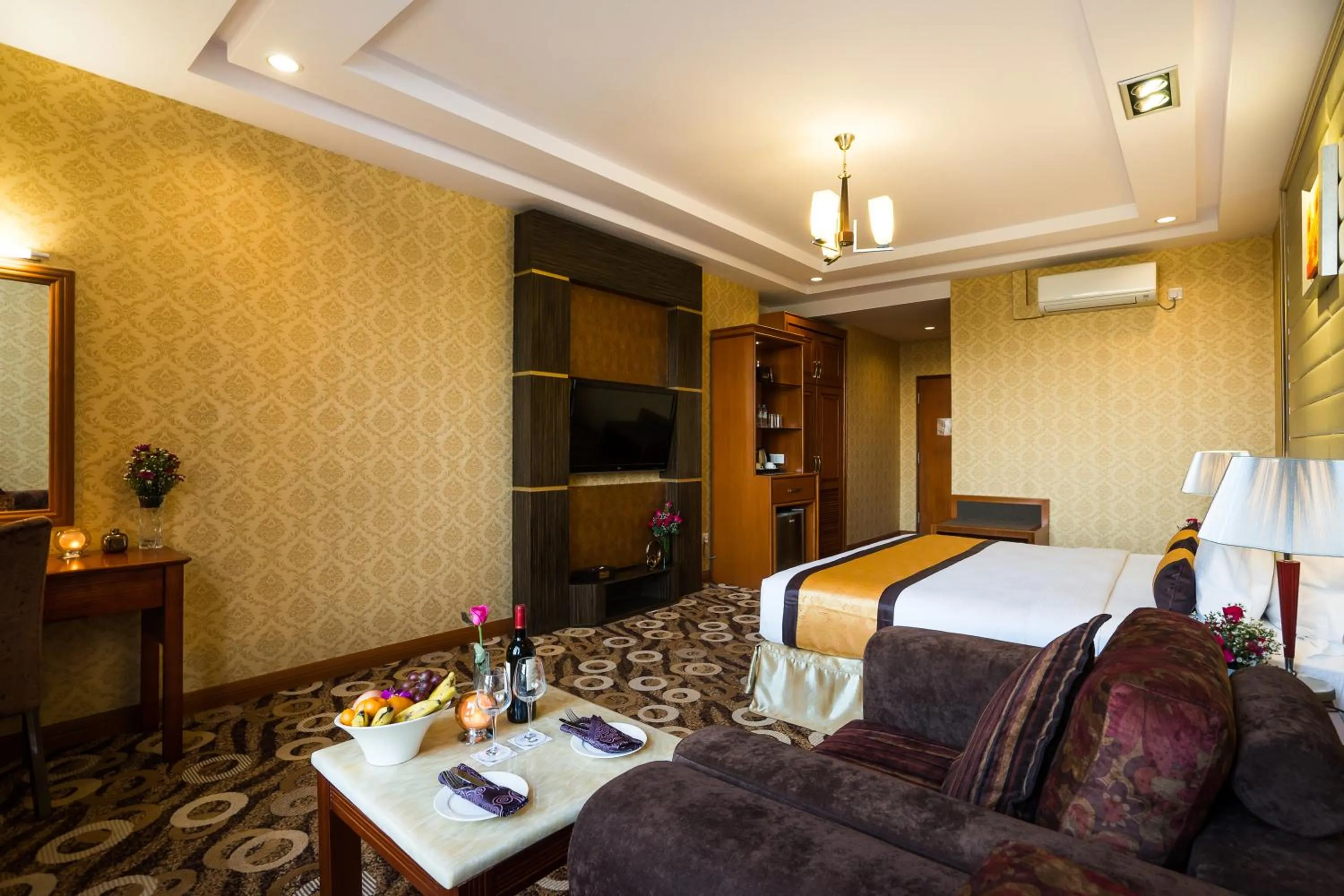 Bedroom in Best Western Green Hill Hotel