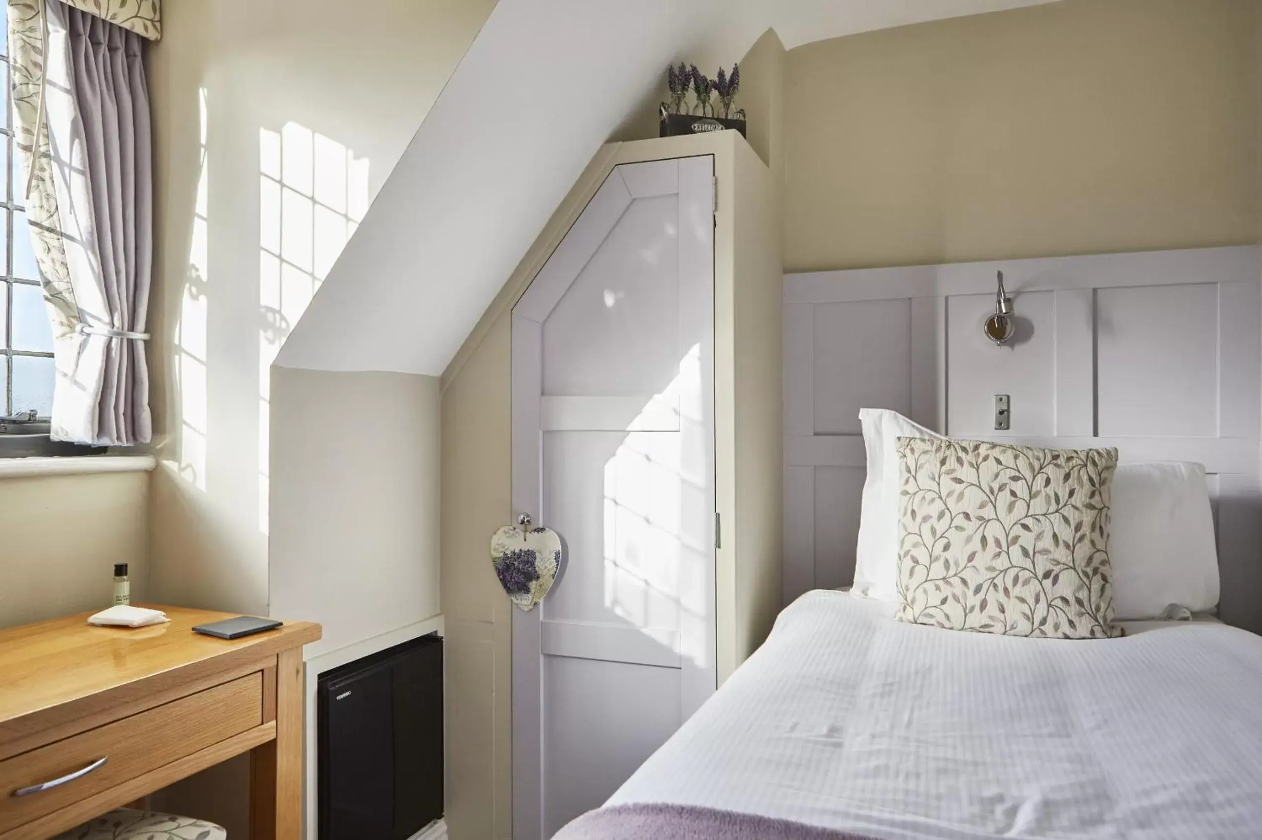 Single Room in The Old New Inn Single Room in The Old New Inn