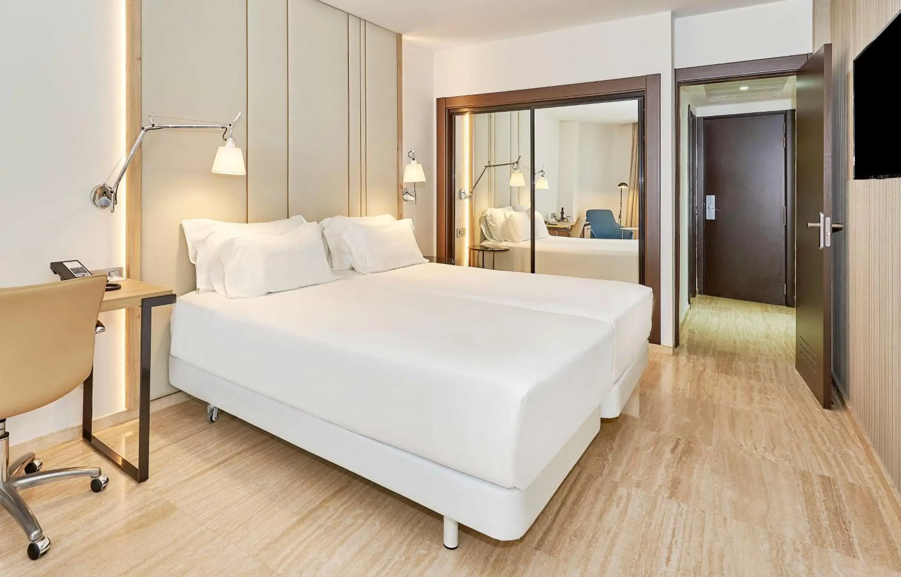 Standard Double or Twin Room with Terrace in NH Imperial Playa Standard Double or Twin Room with Terrace in NH Imperial Playa