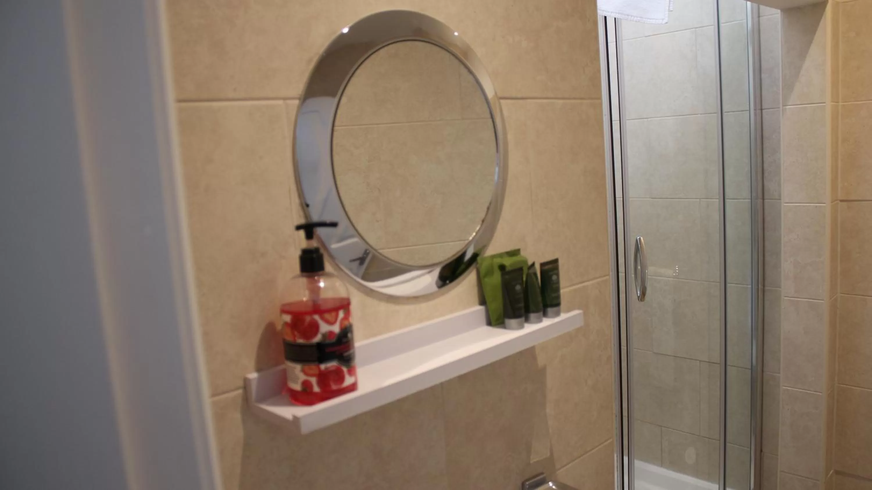 Bathroom in The Whittington and Cat