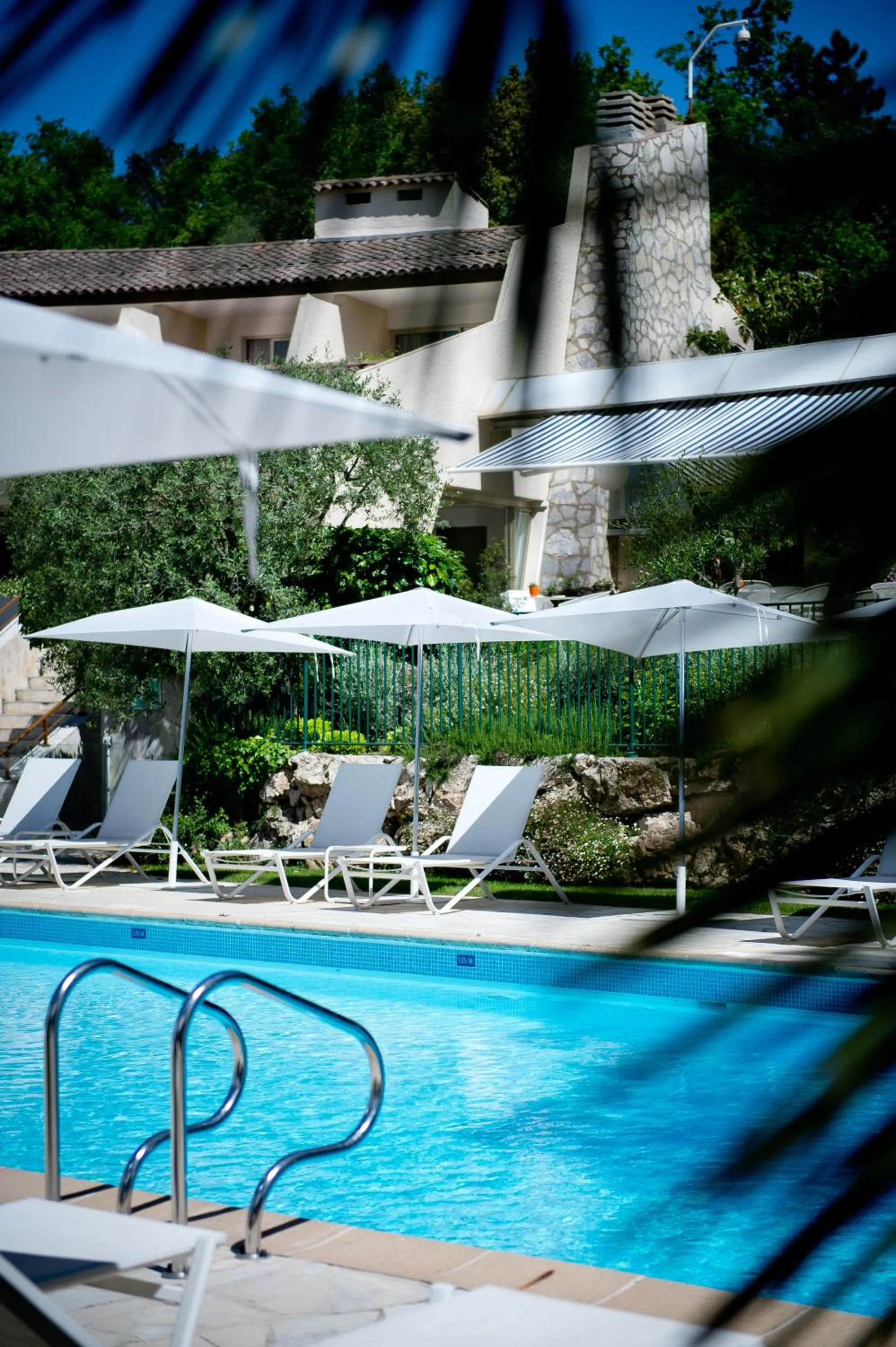 Swimming pool in Hotel Restaurant La Vague de Saint Paul
