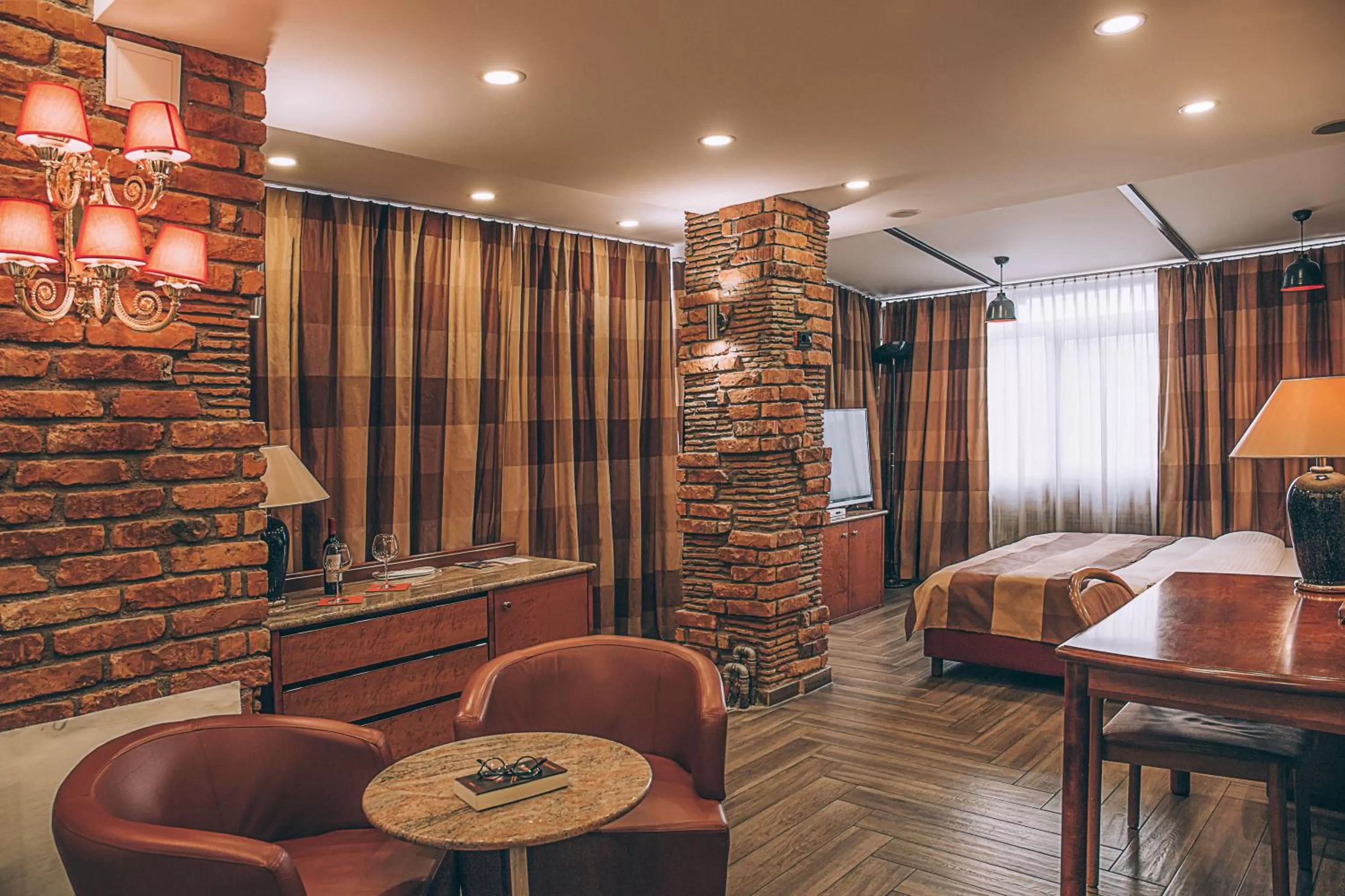 Day in Hotel Super 8