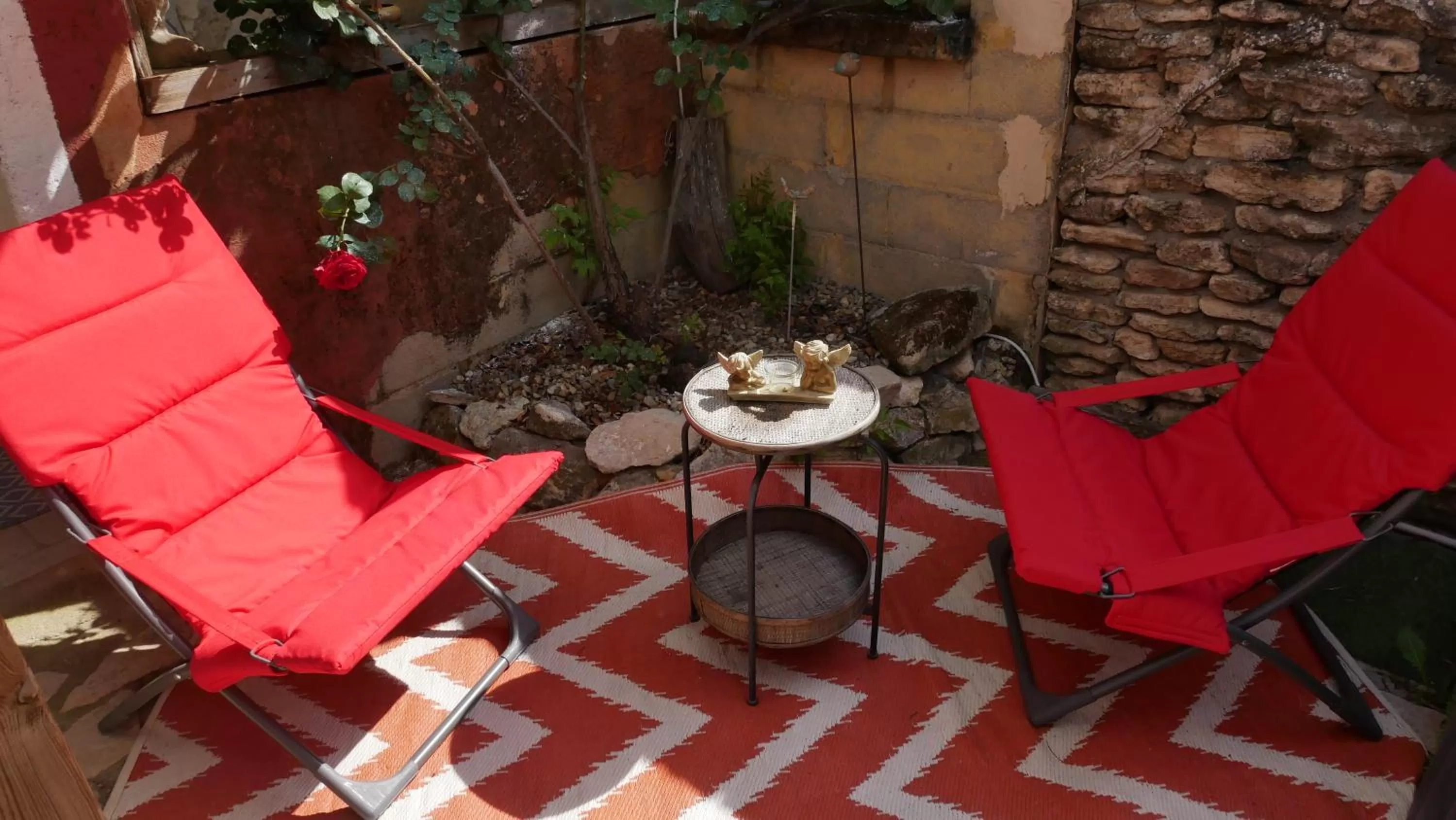 Patio in MAS MAURANE-Chambre d'hôte avec SPA privé aux portes d'ARLES