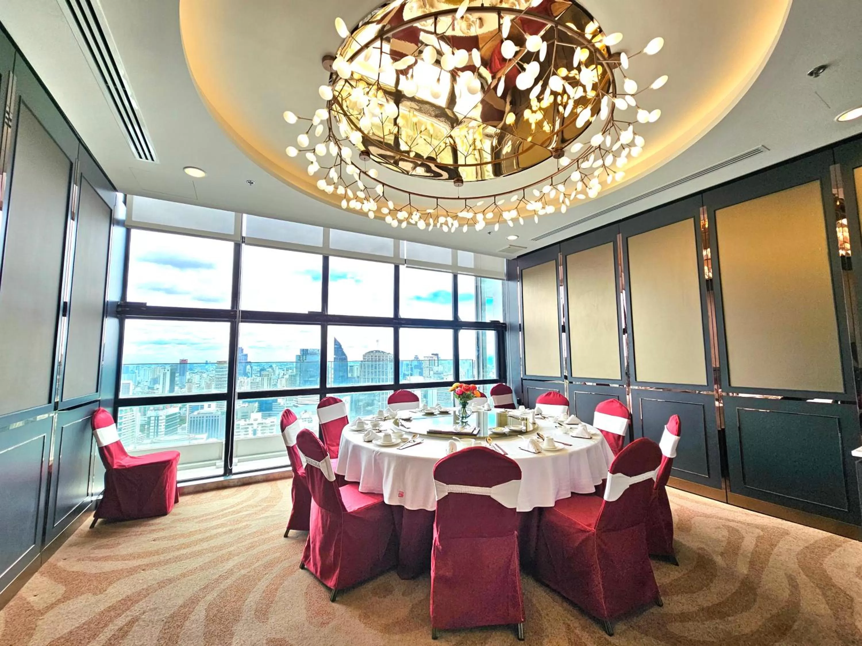 Restaurant/places to eat in Column Bangkok Hotel