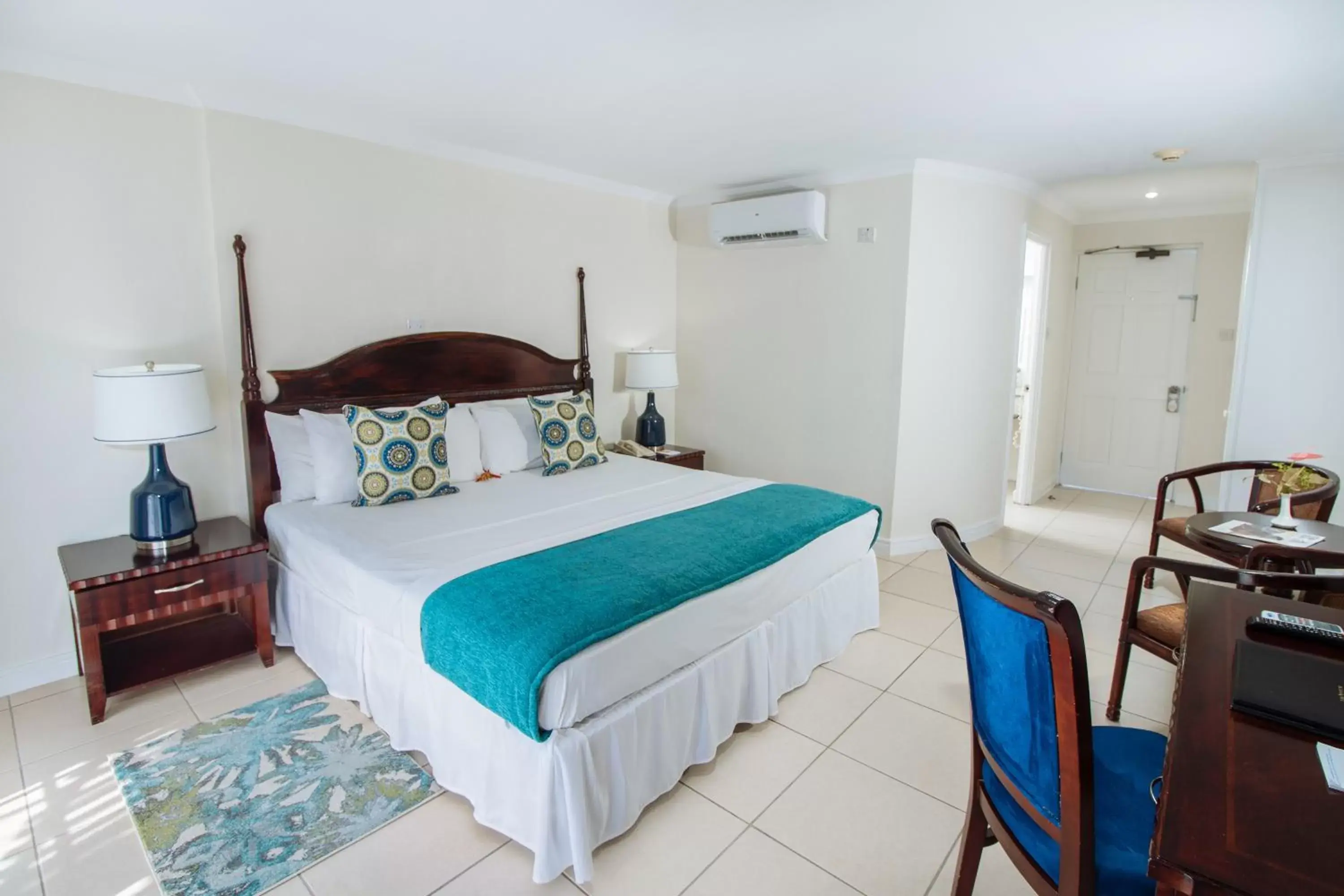 Superior Room King in Bay Gardens Marina Haven Superior Room King in Bay Gardens Marina Haven