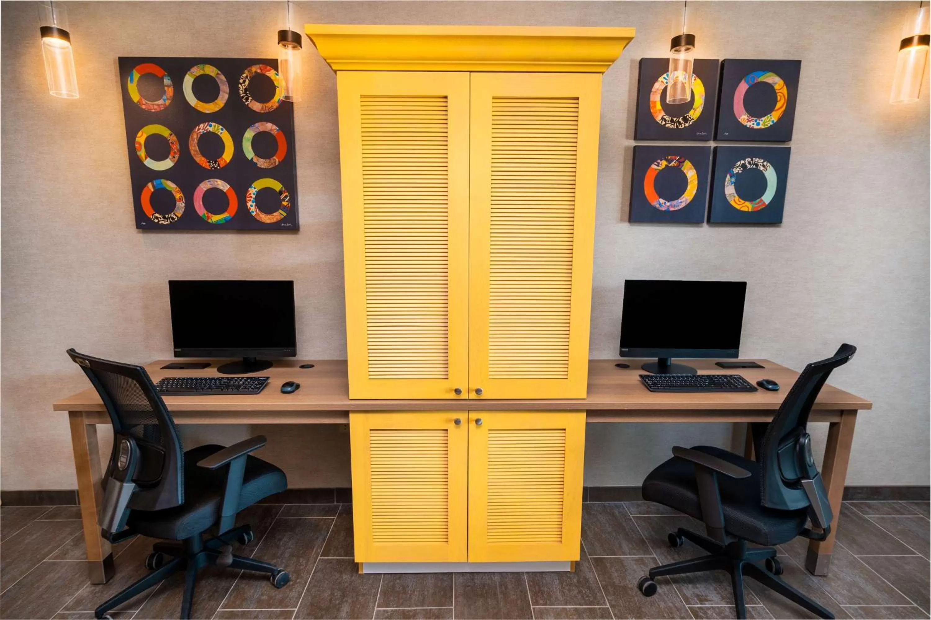 Business facilities in Home2 Suites Bakersfield