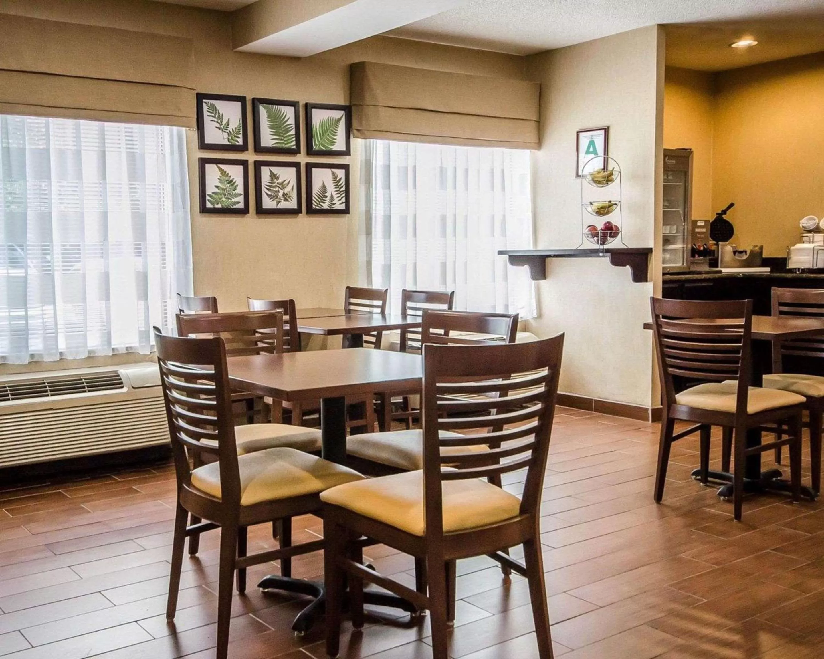 Restaurant/places to eat in Sleep Inn Louisville Airport & Expo