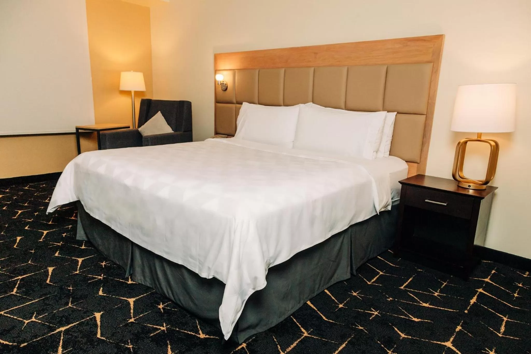 Photo of the whole room, Bed in Holiday Inn San Salvador by IHG