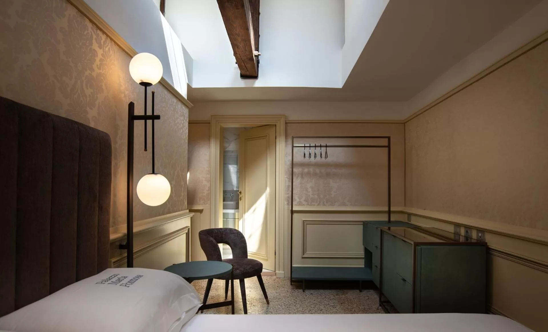 Photo of the whole room, Bed in Eight Venezia