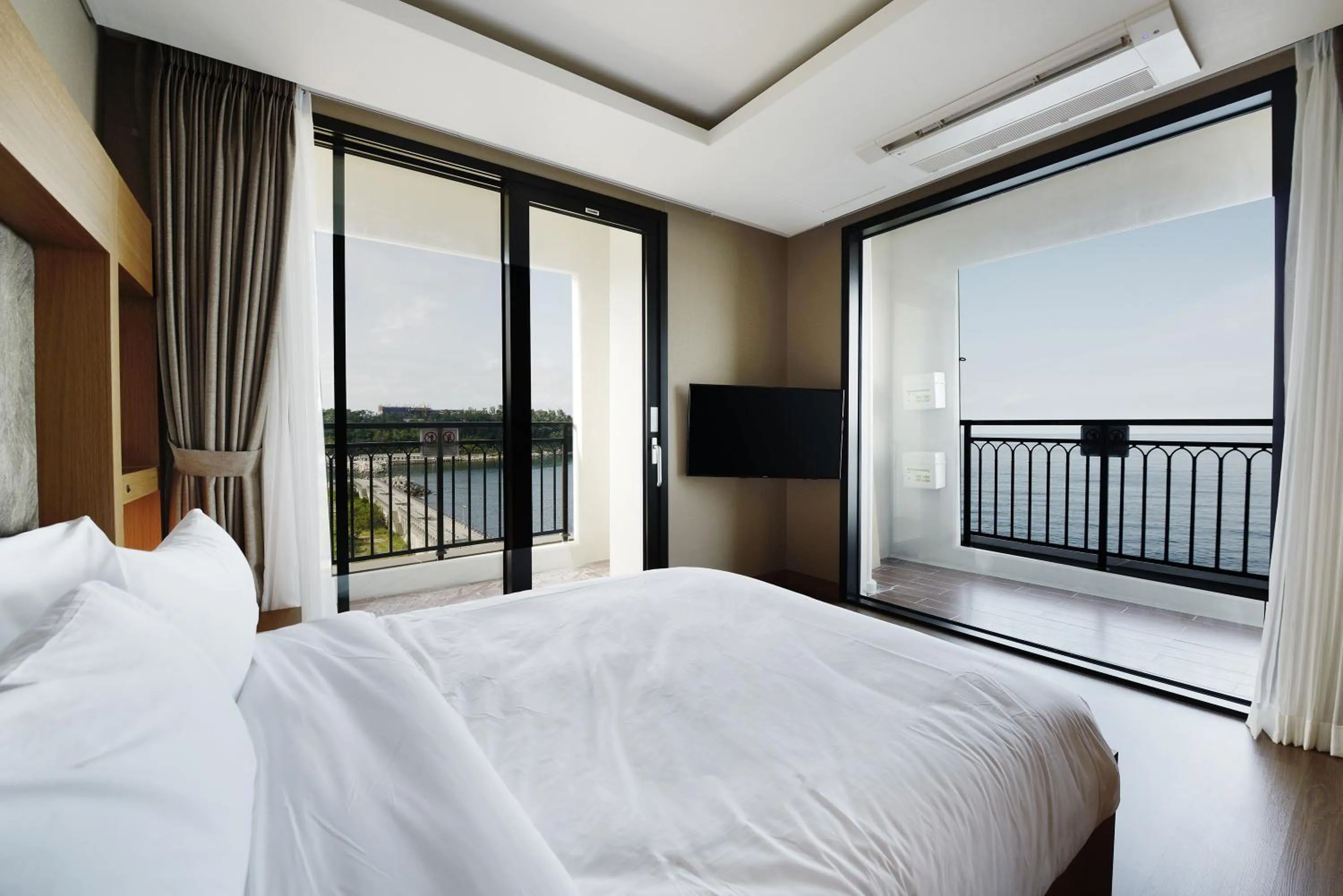 Bed in Ramada by Wyndham Gangwon Sokcho