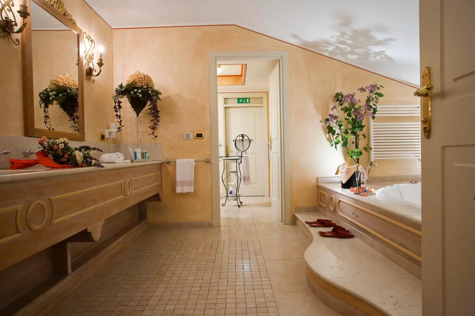 Bed in Vip's Motel Luxury Accommodation & Spa