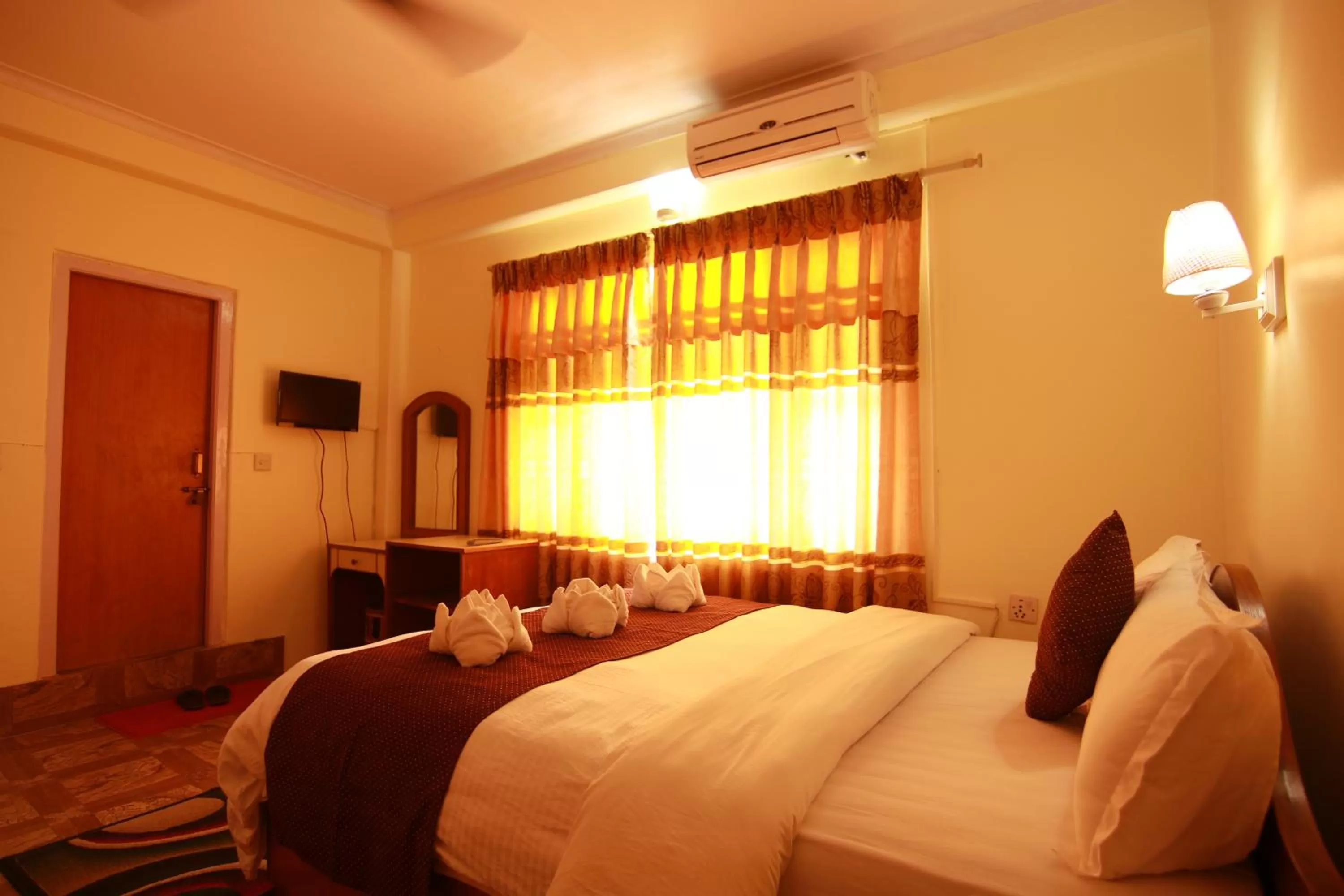 Bedroom, Bed in Hotel Himalayan Inn