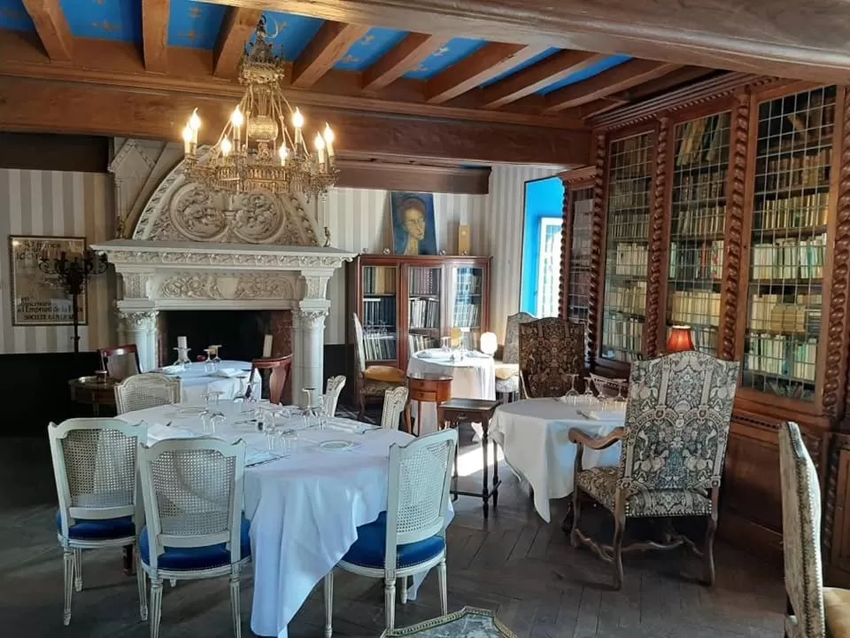 Restaurant/places to eat in Château de Varennes
