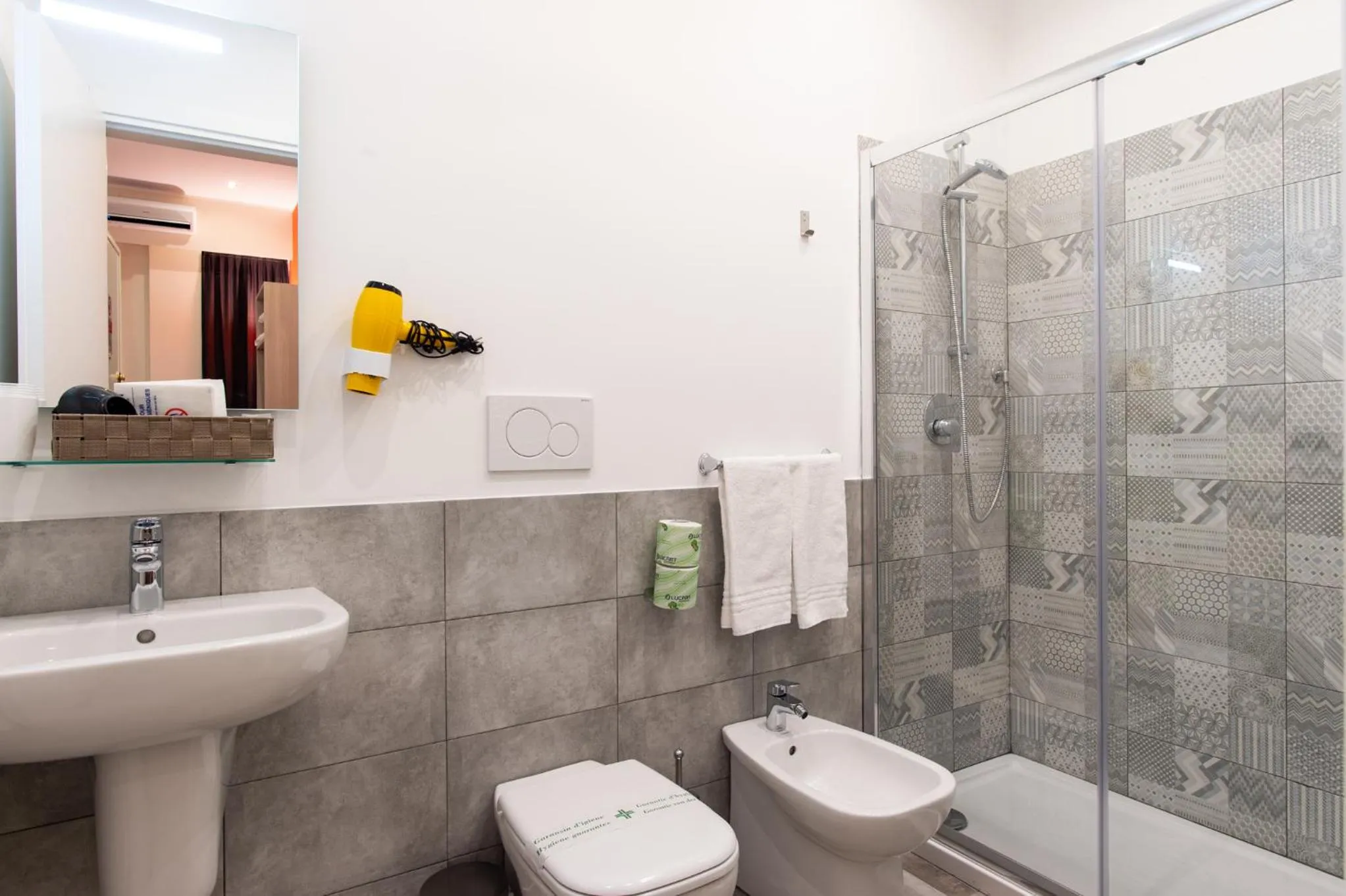 Shower in Aparthotel Porta Nuova