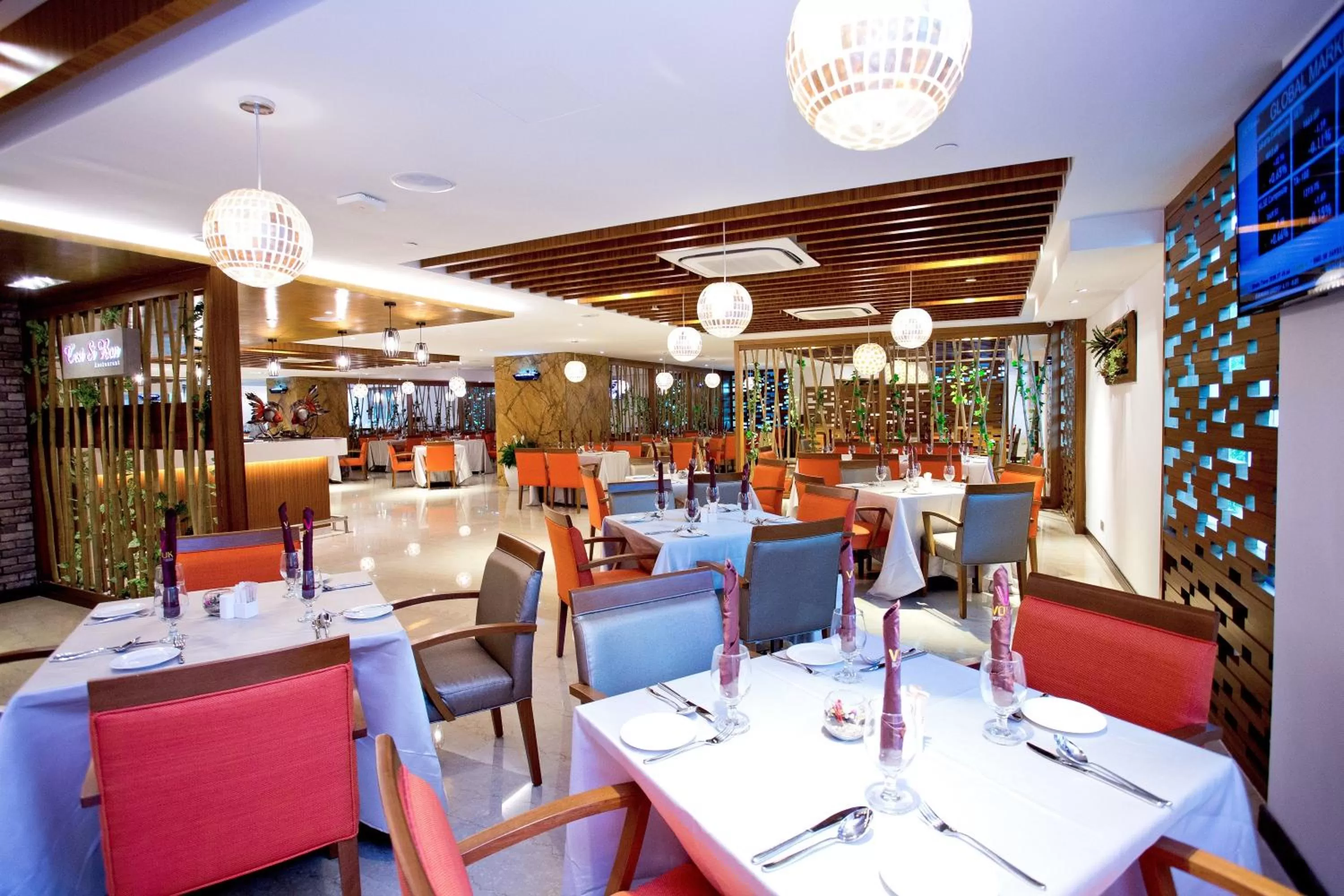 Restaurant/places to eat in Vouk Hotel Suites, Penang