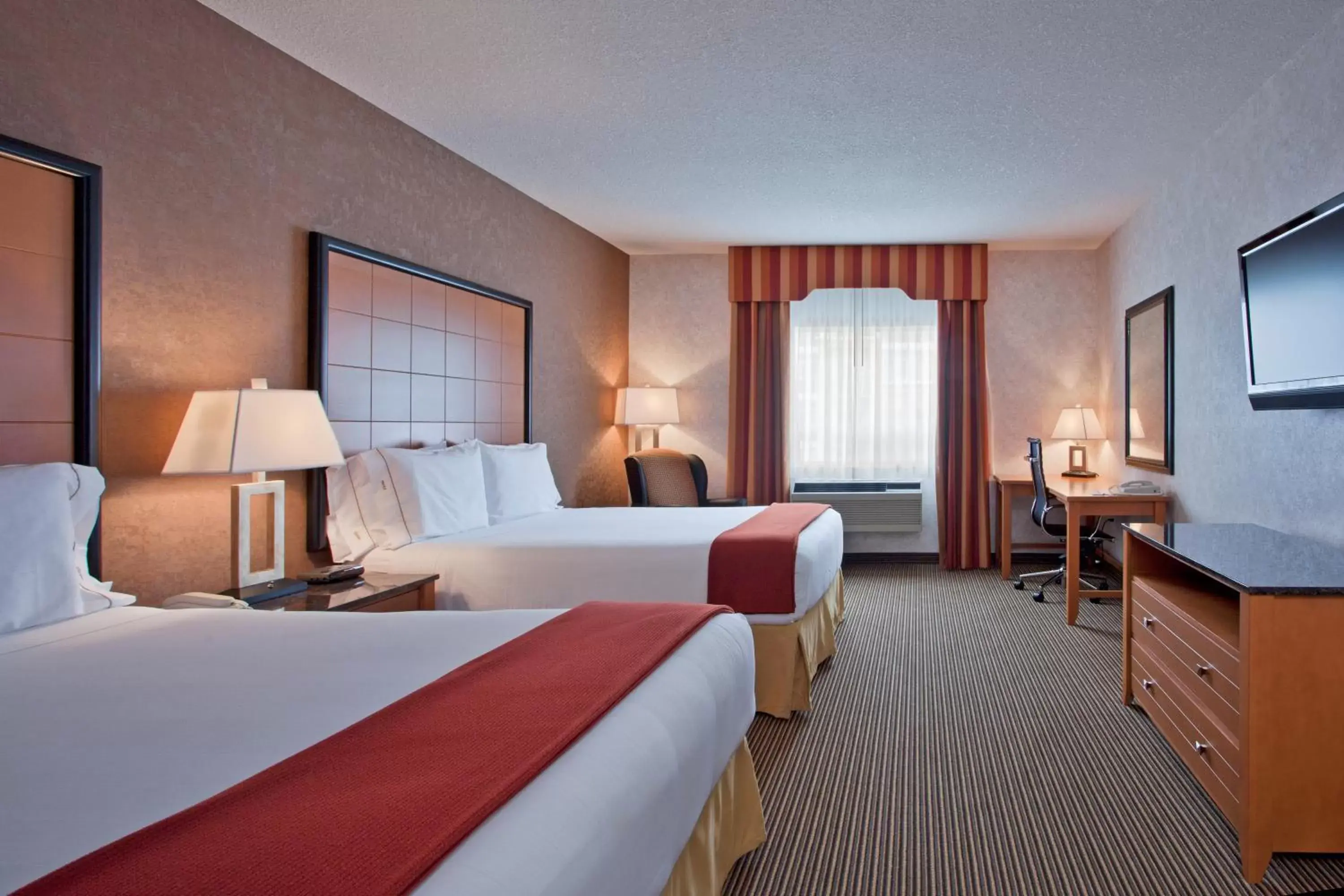Standard Room in Holiday Inn Express Calgary South by IHG Standard Room in Holiday Inn Express Calgary South by IHG