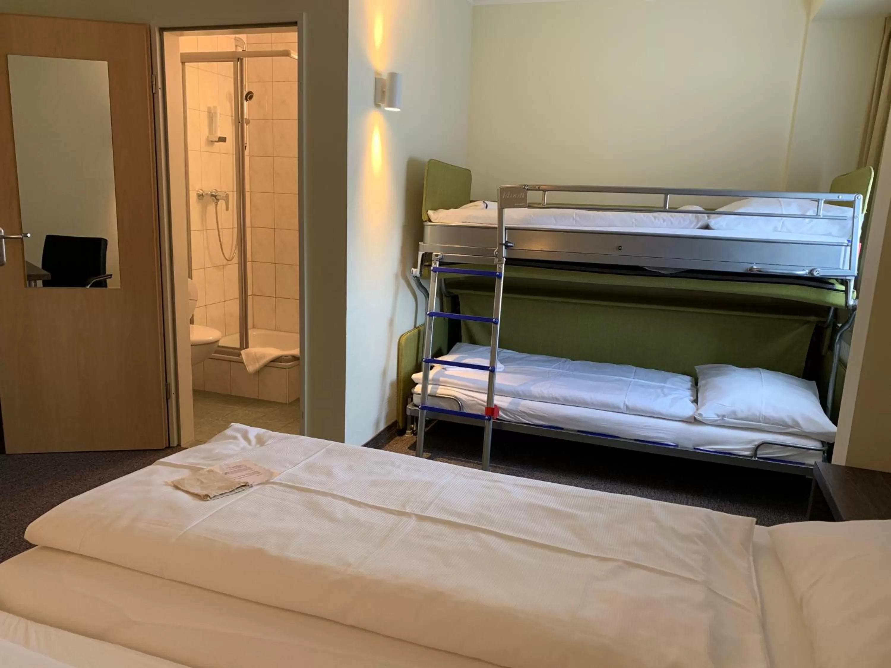 Photo of the whole room, Bunk Bed in Behringers City Hotel Nürnberg