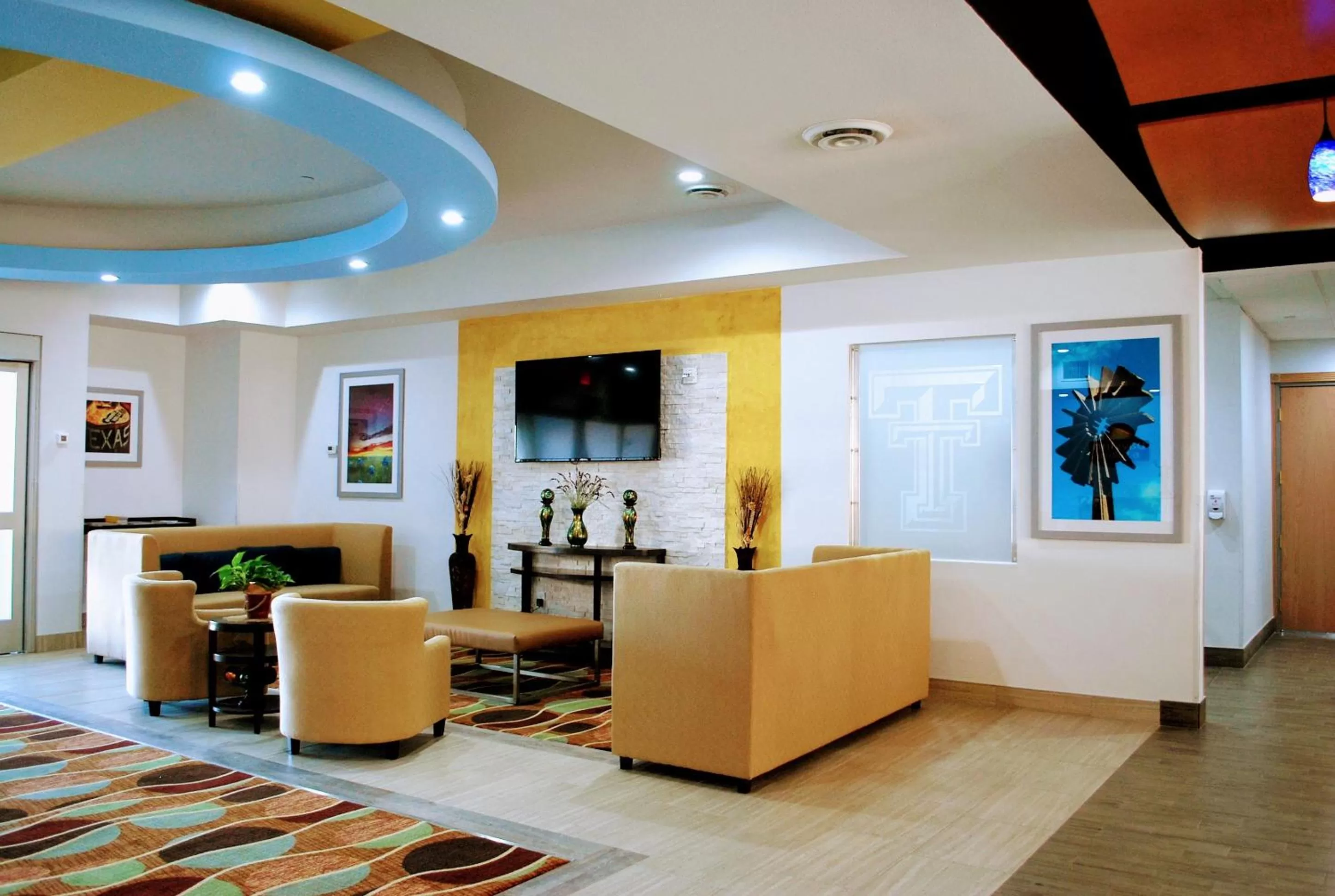 Lobby or reception in Days Inn & Suites by Wyndham Lubbock Medical Center