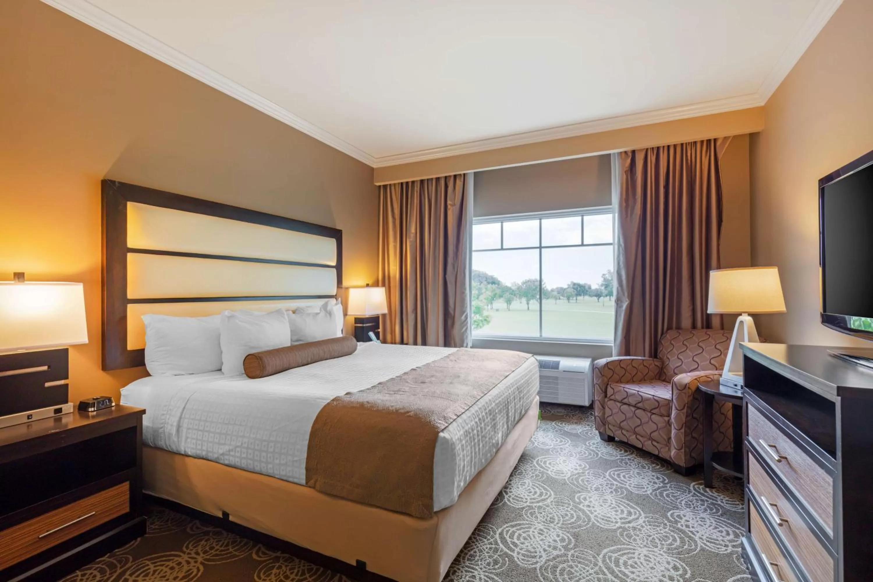 King Room with Bath Tub - Disability Access/Non-Smoking in Best Western Plus Miami Airport North Hotel & Suites