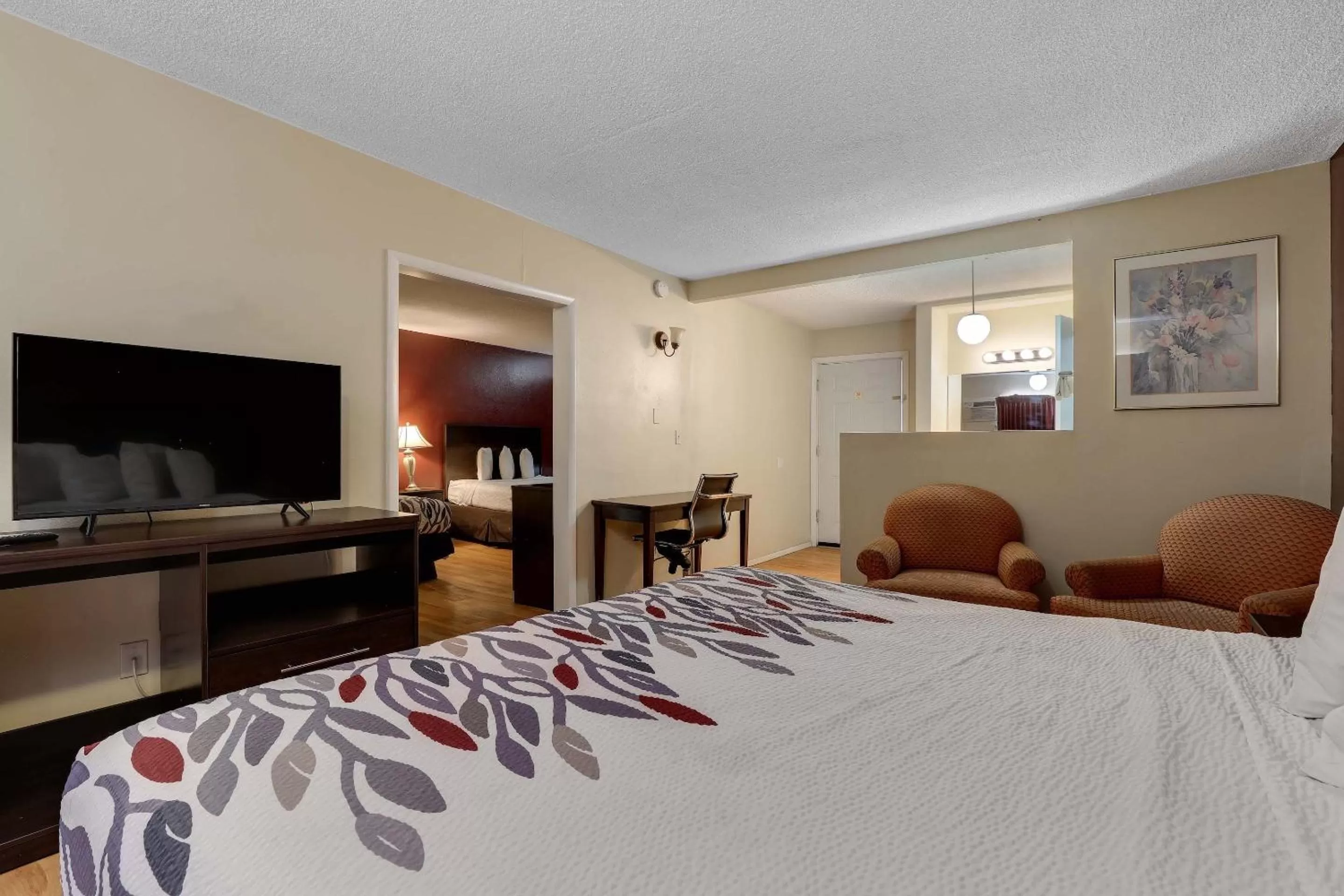 Bedroom, Bed in Red Roof Inn Needles