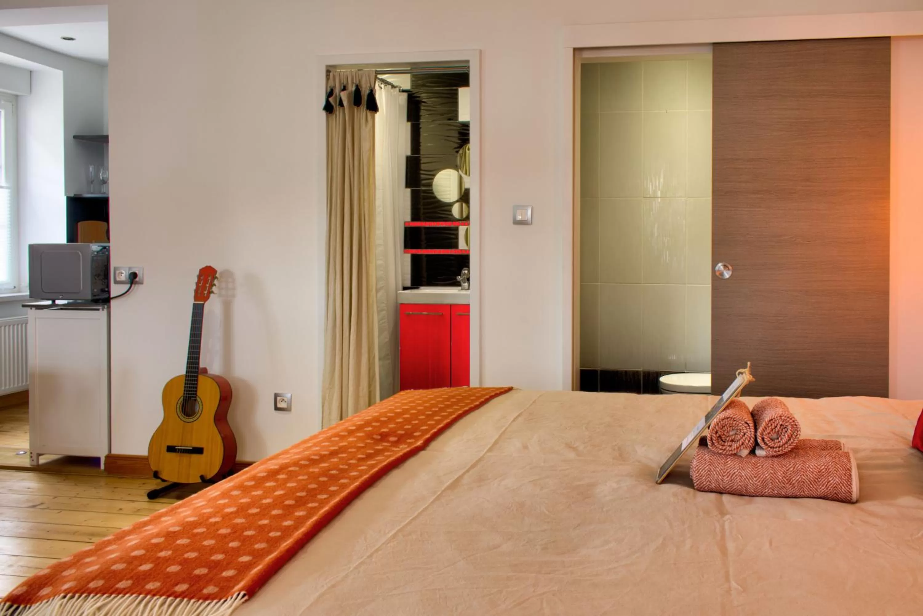 Photo of the whole room, Bed in La Maison Forestière