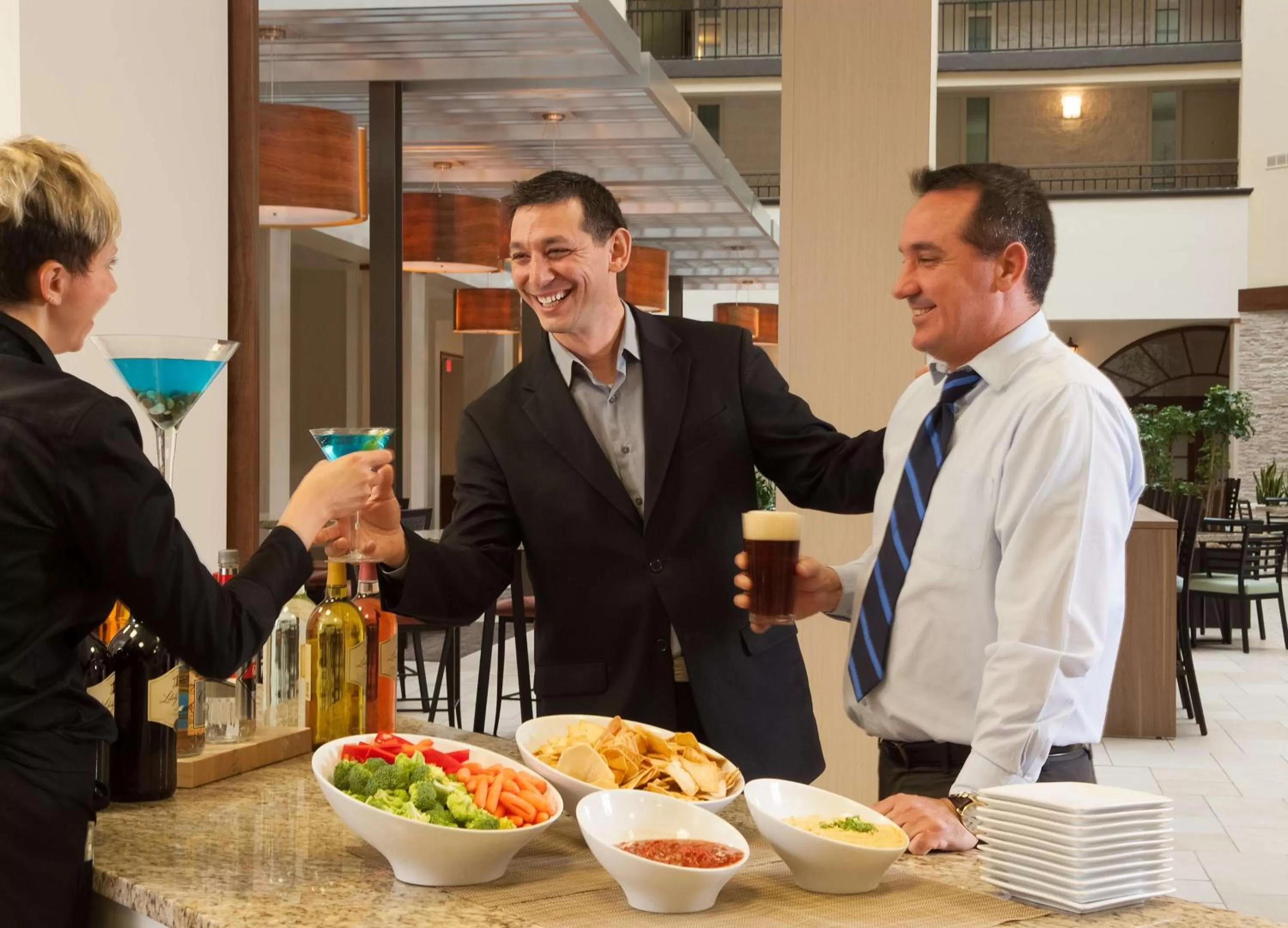 Dining area in Embassy Suites by Hilton Nashville Airport