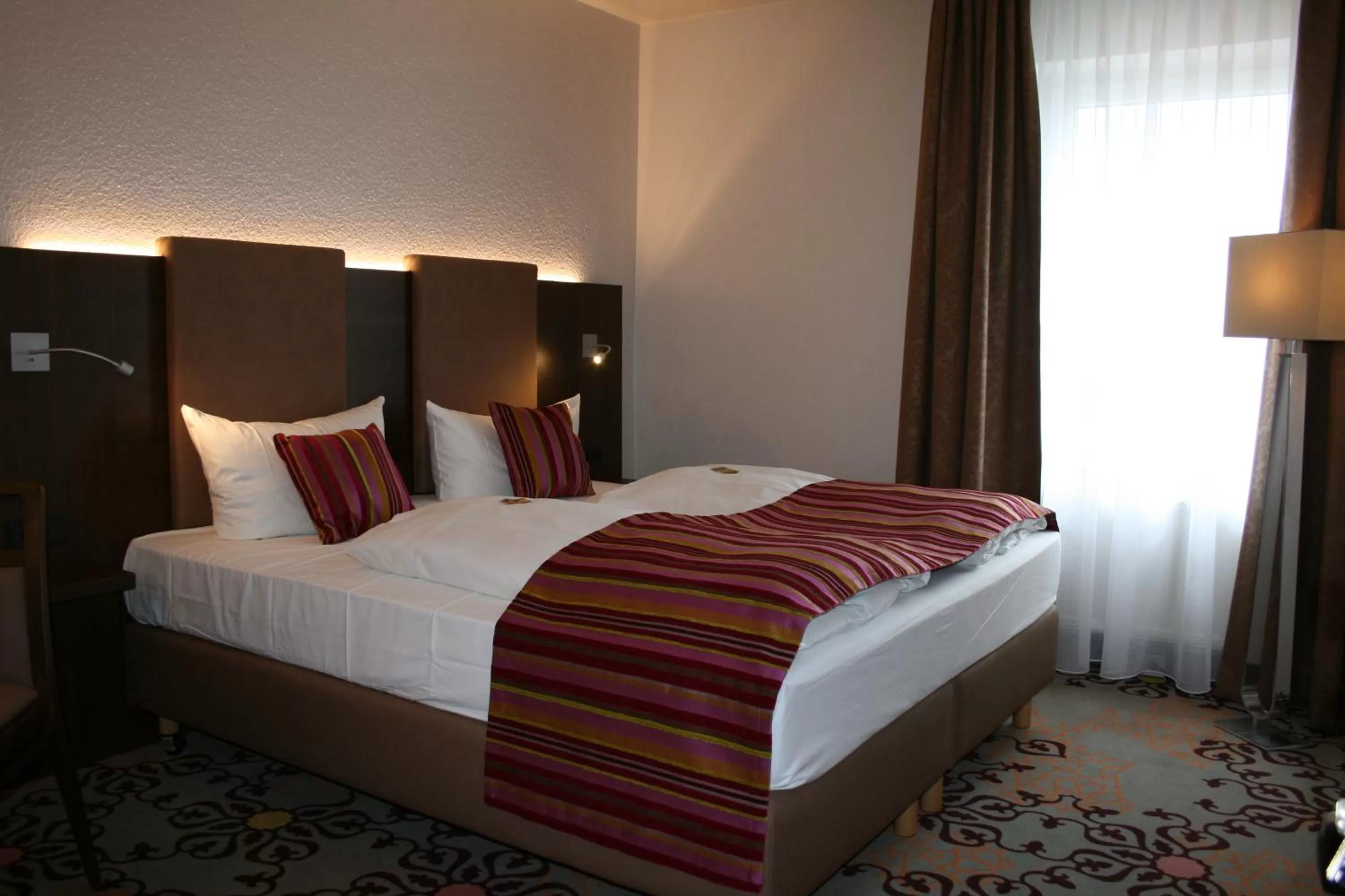 Photo of the whole room, Bed in HOTEL PARQÉO im A66