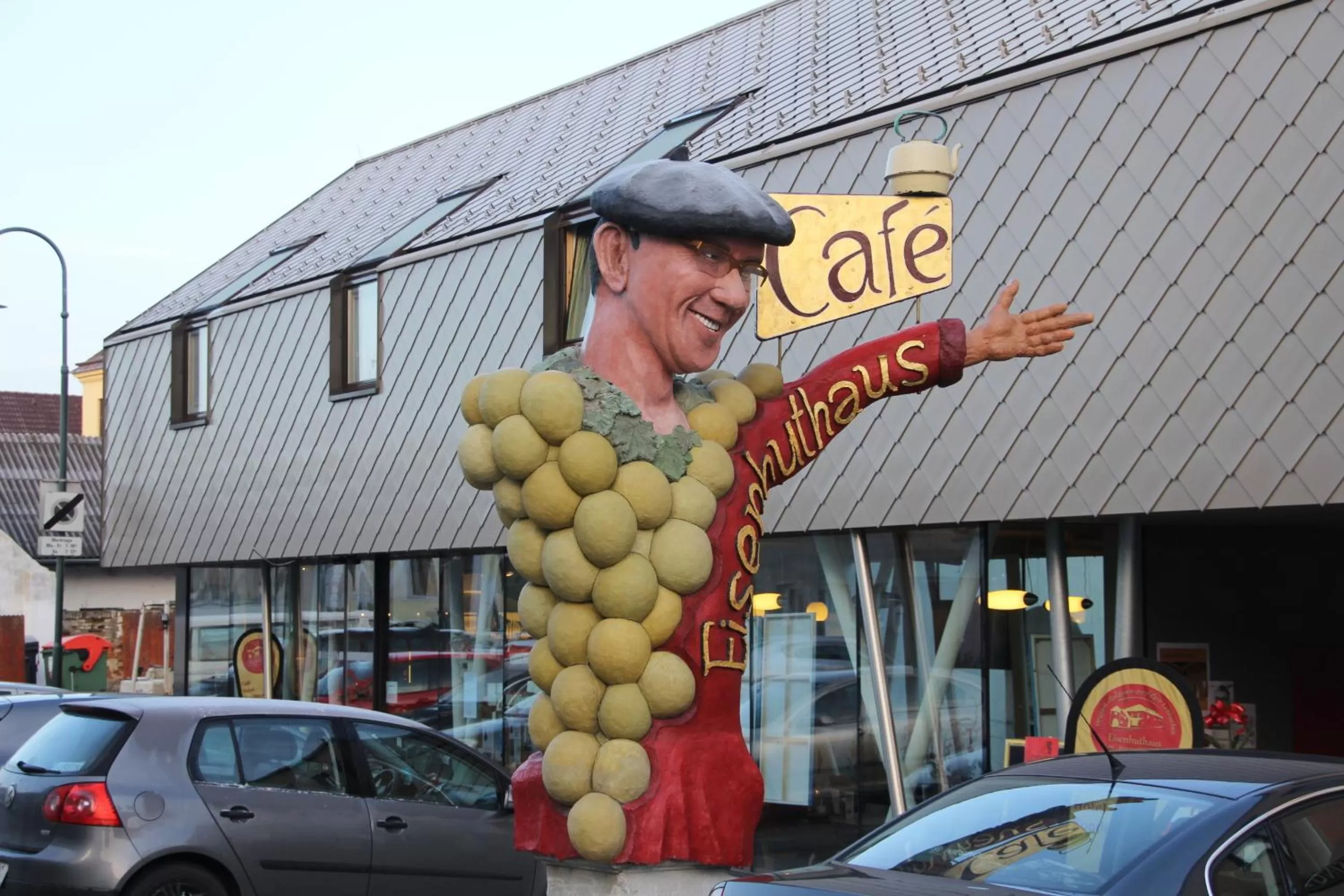 Facade/entrance, Property Building in Hotel Eisenhuthaus