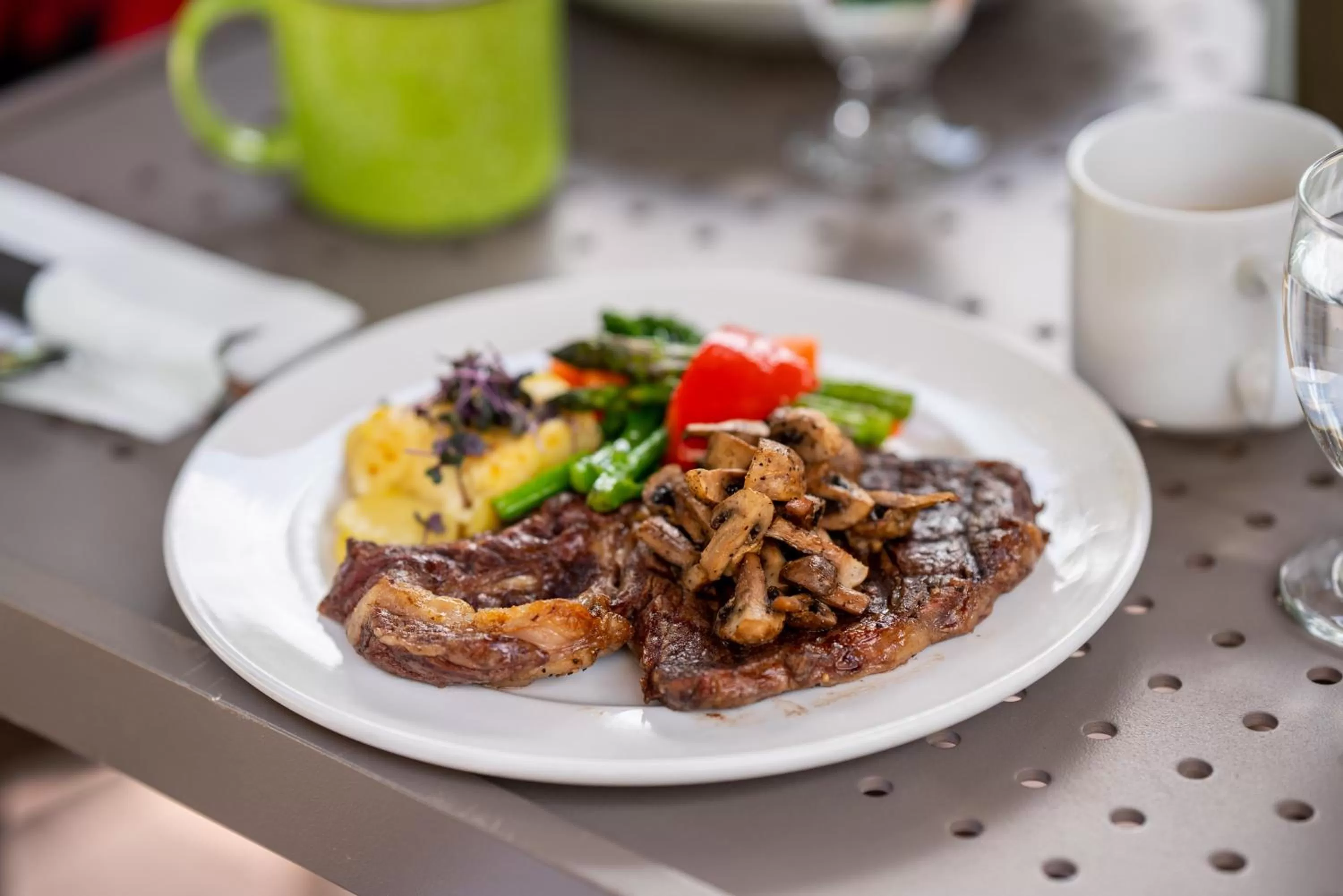 Restaurant/places to eat in Lake Louise Inn