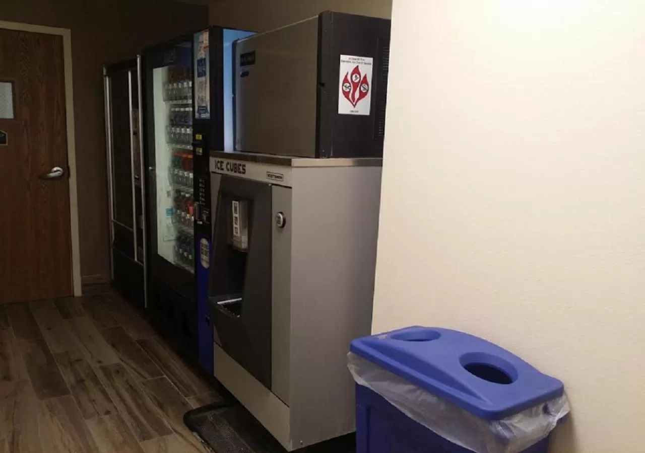 Food in Quality Inn & Suites Schoharie near Howe Caverns