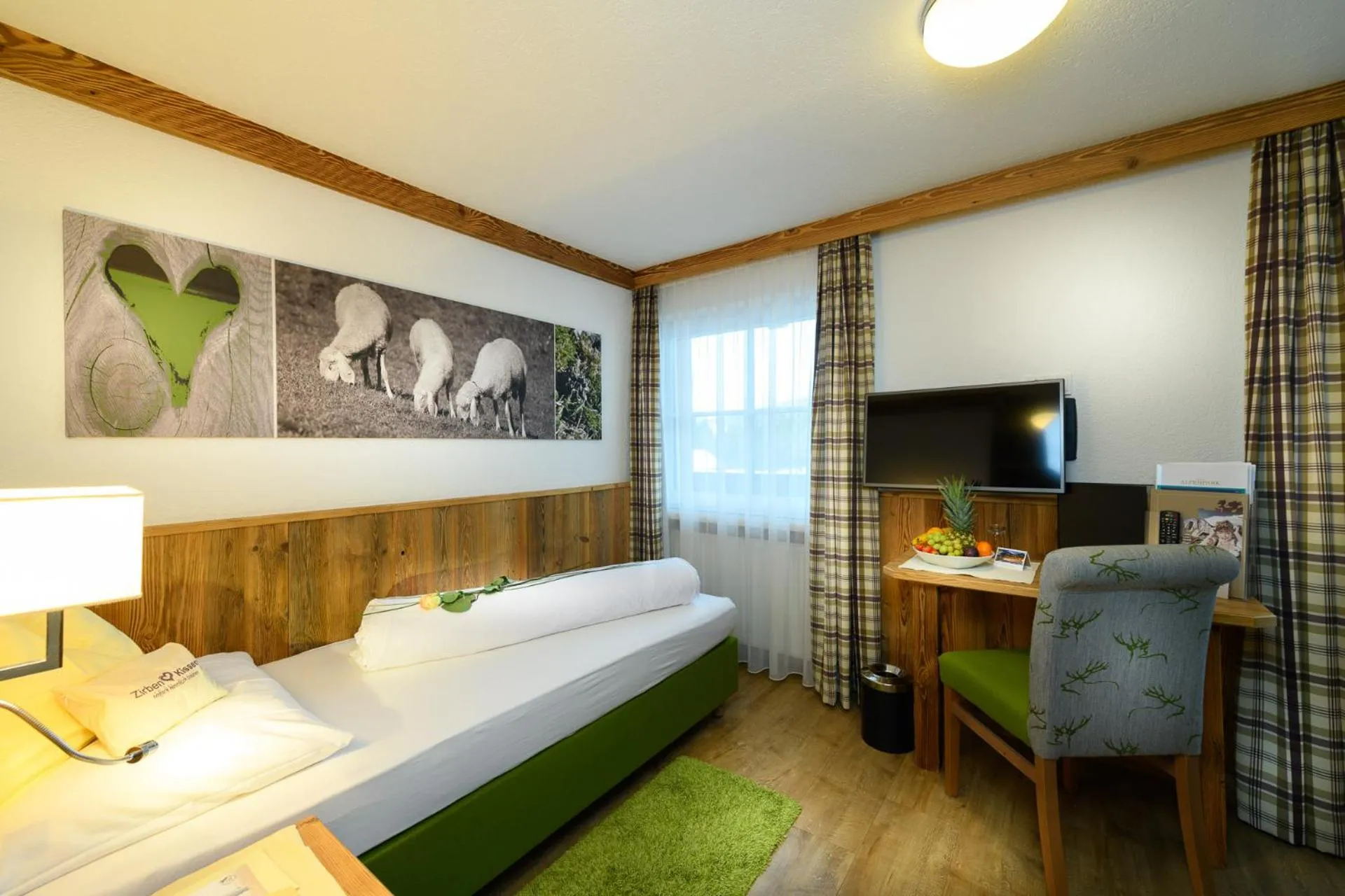 Bedroom, Bed in Alpenpark Resort Superior