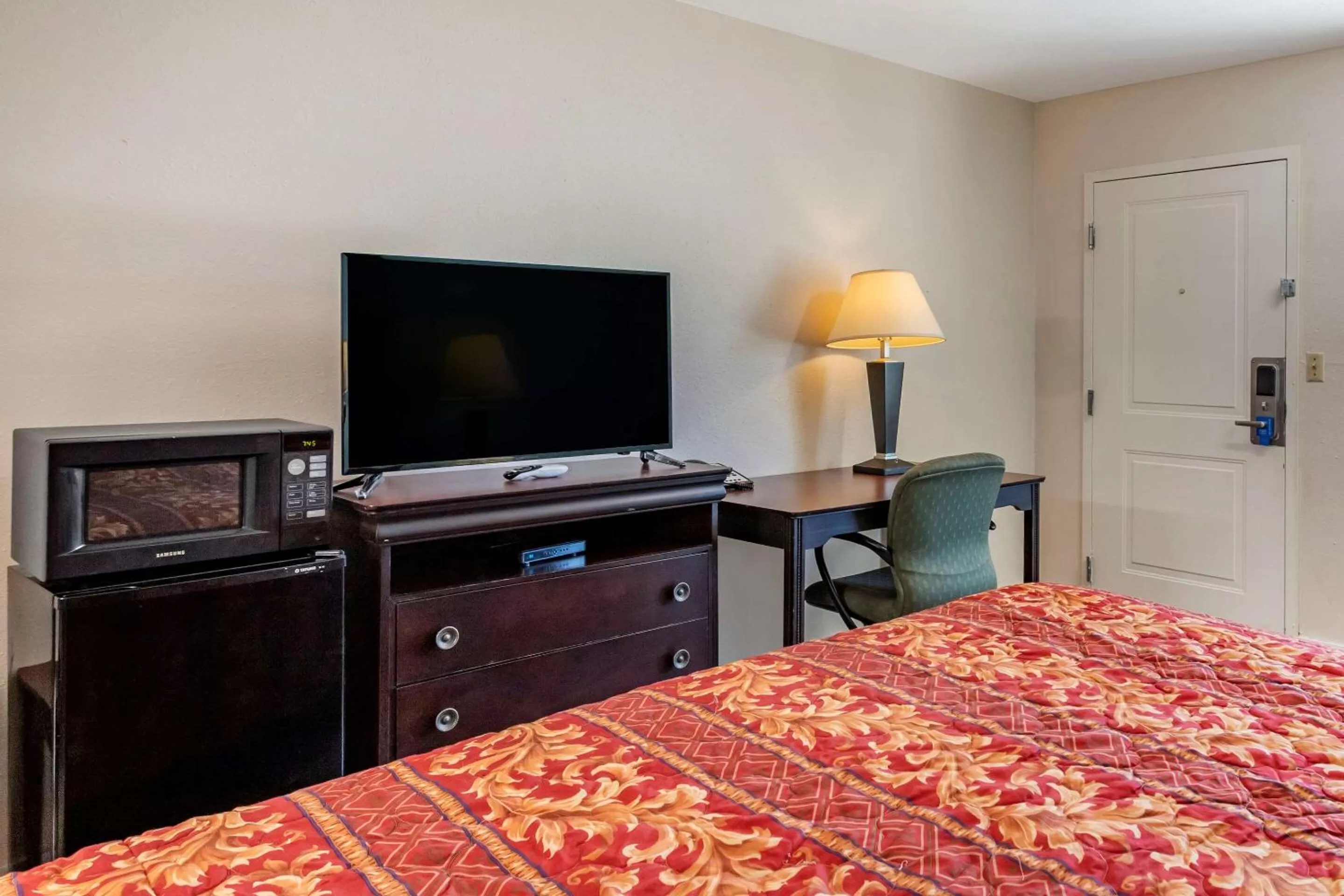 Photo of the whole room, Bed in Rodeway Inn Caldwell