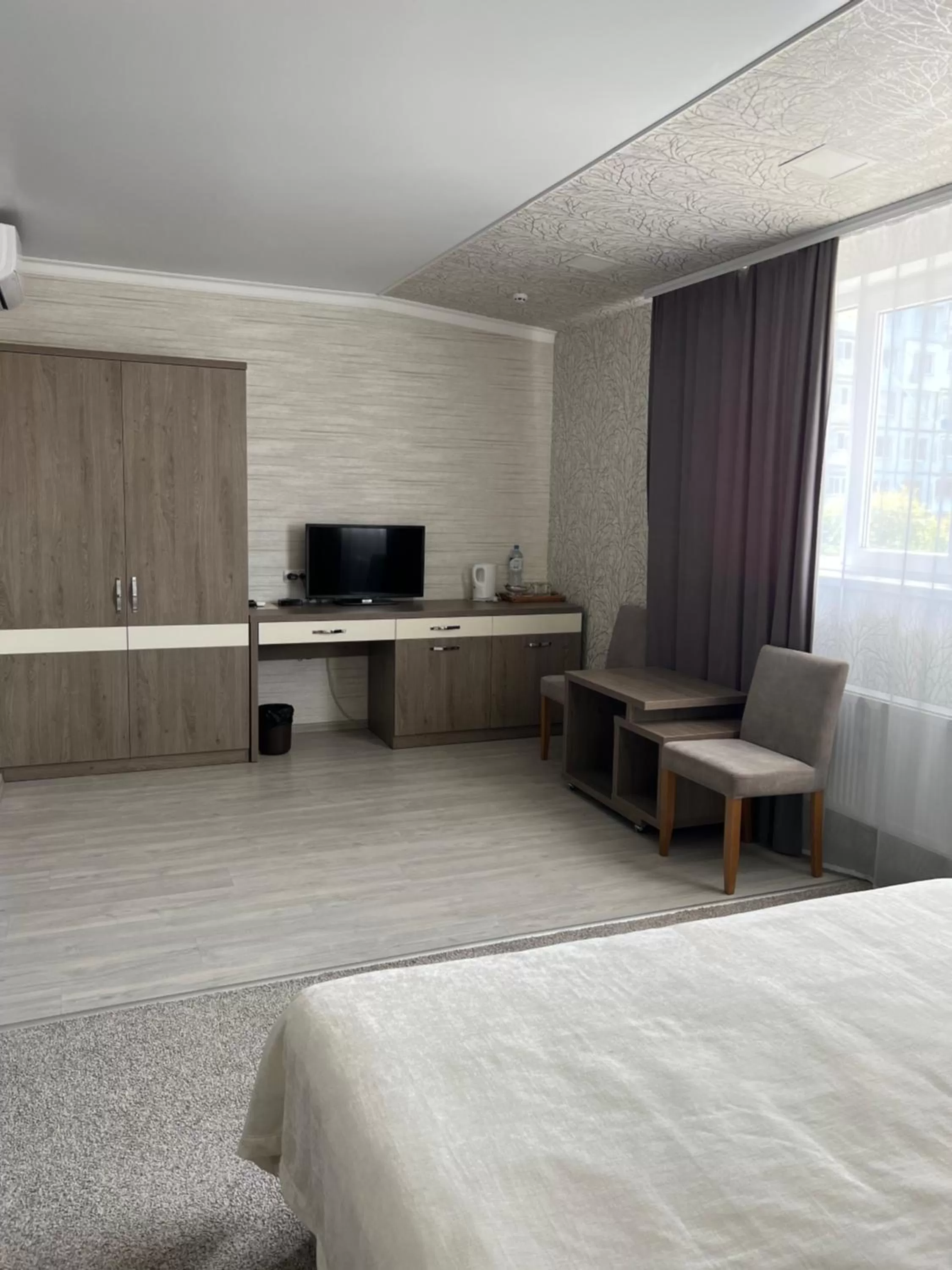 TV/Entertainment Center in Elite Hotel