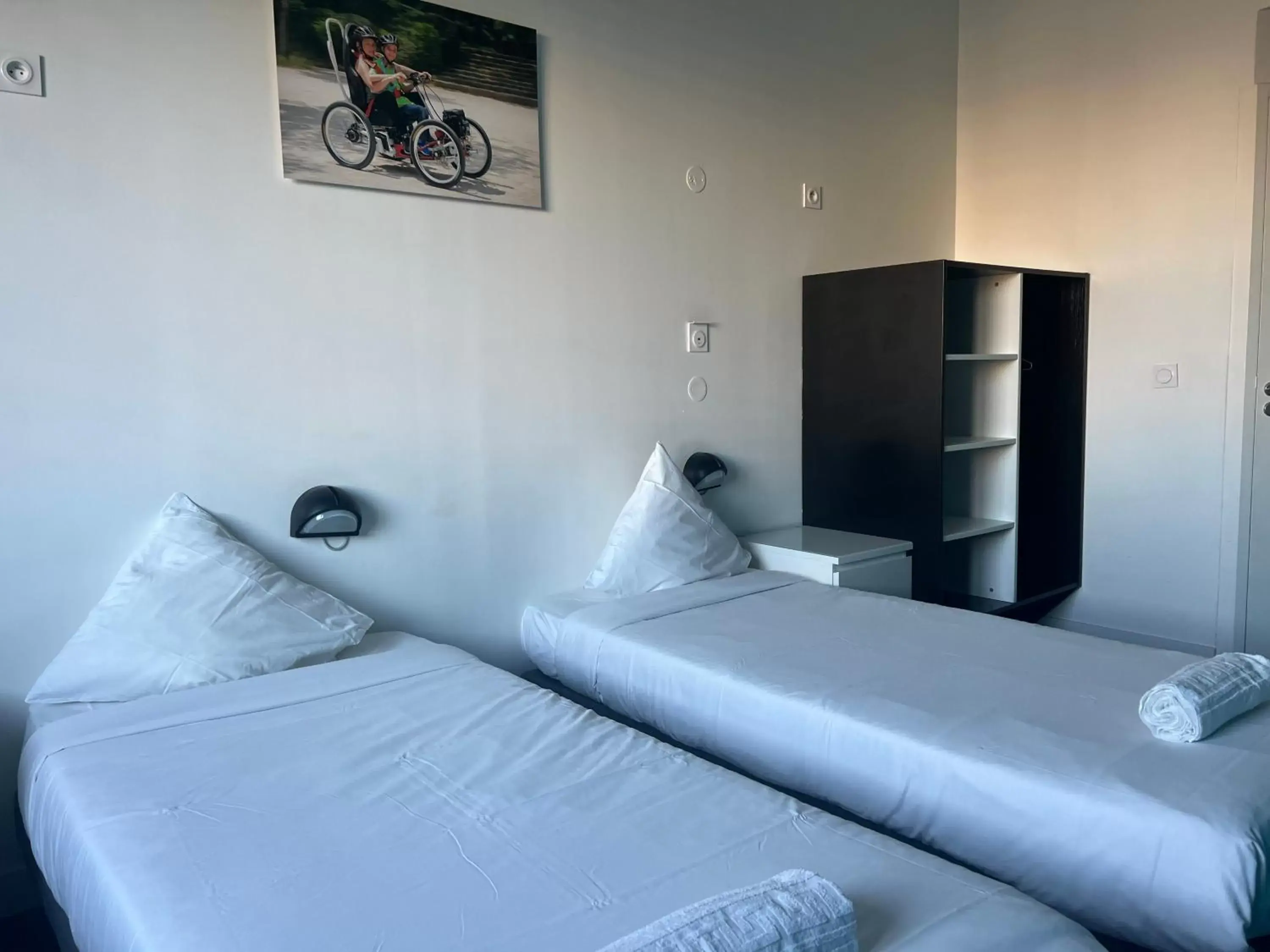 Twin Room in Résidence Internationale De Paris Twin Room in Résidence Internationale De Paris