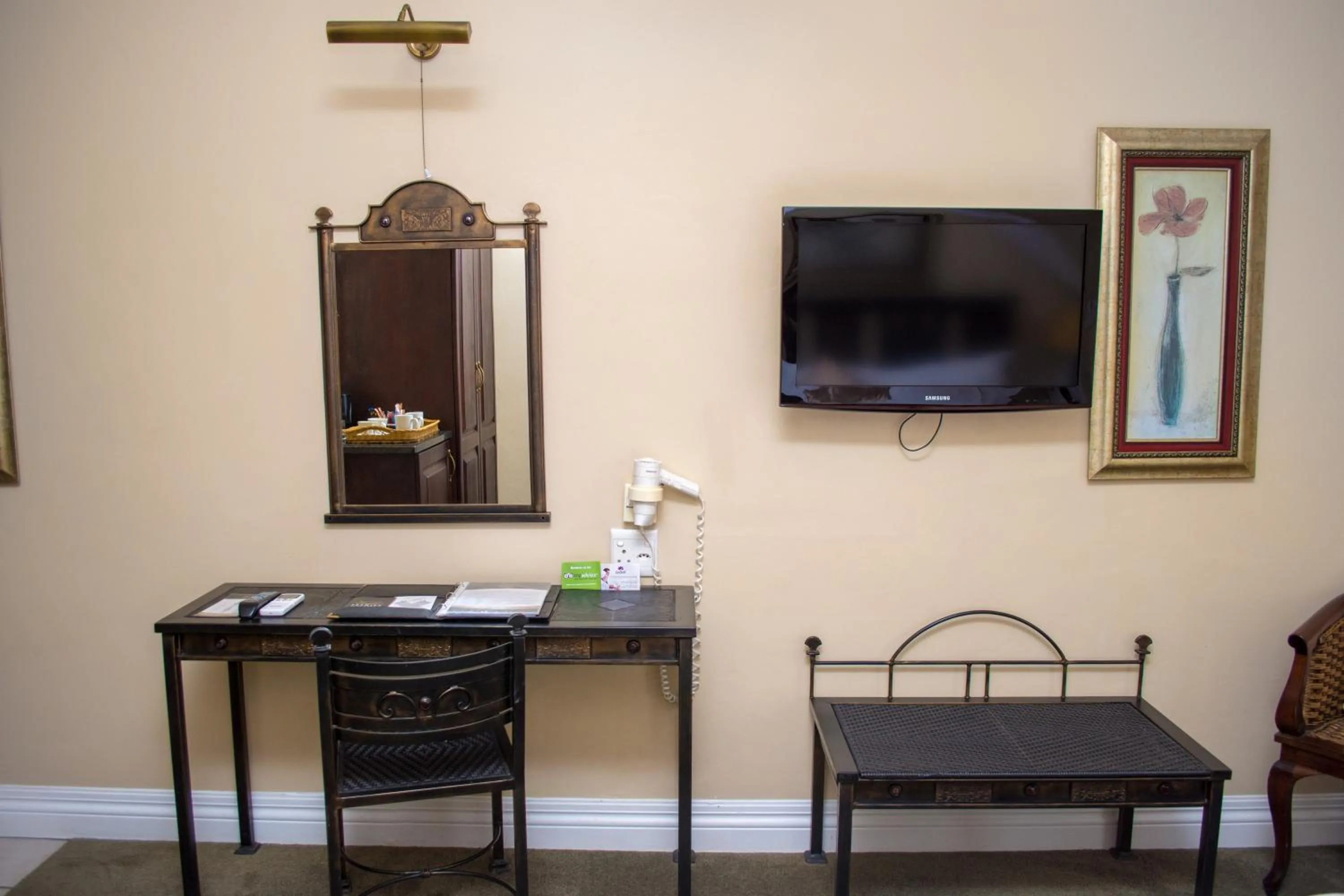 TV and multimedia in Premier Hotel The Richards