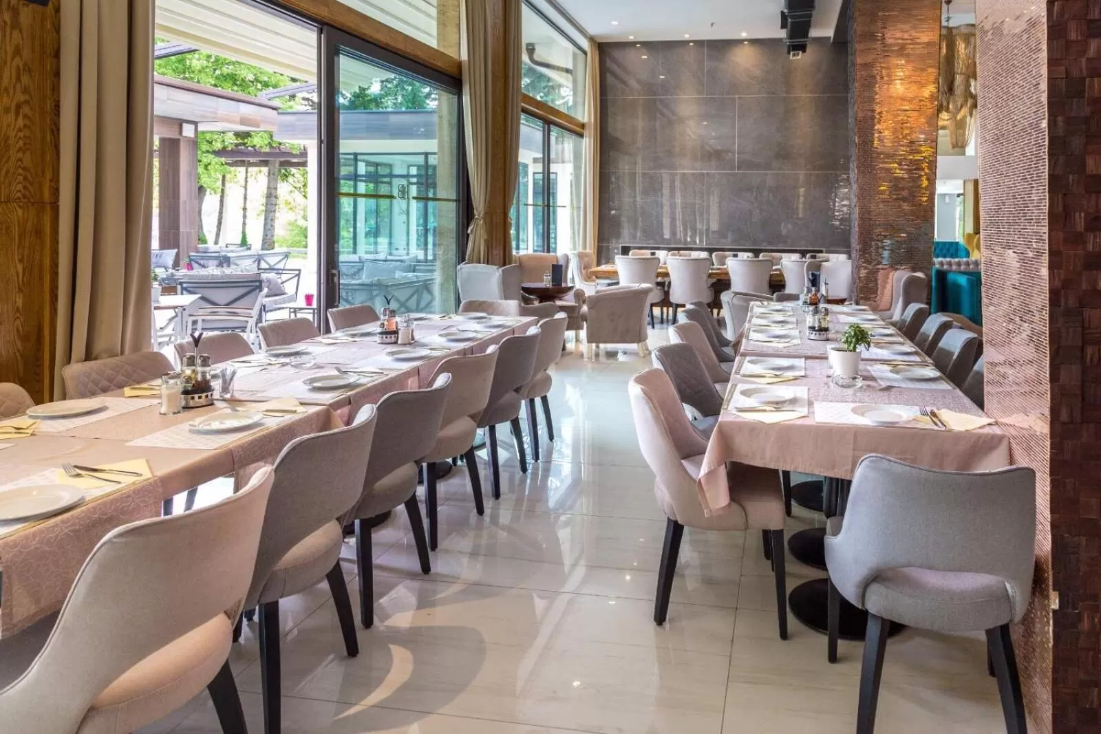 Day, Restaurant/Places to Eat in Hotel Berane