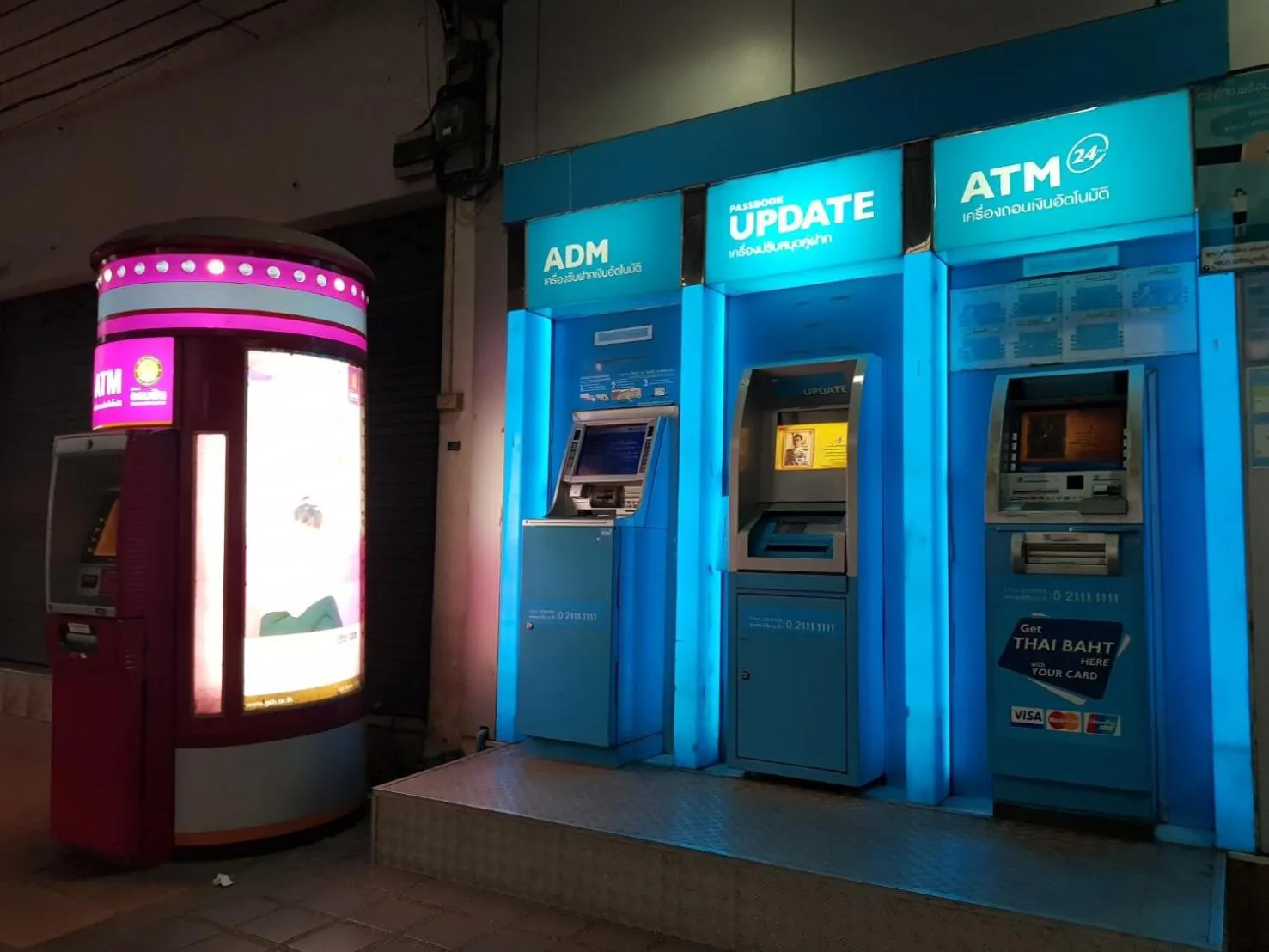 Facade/entrance in SleepCats Hostel