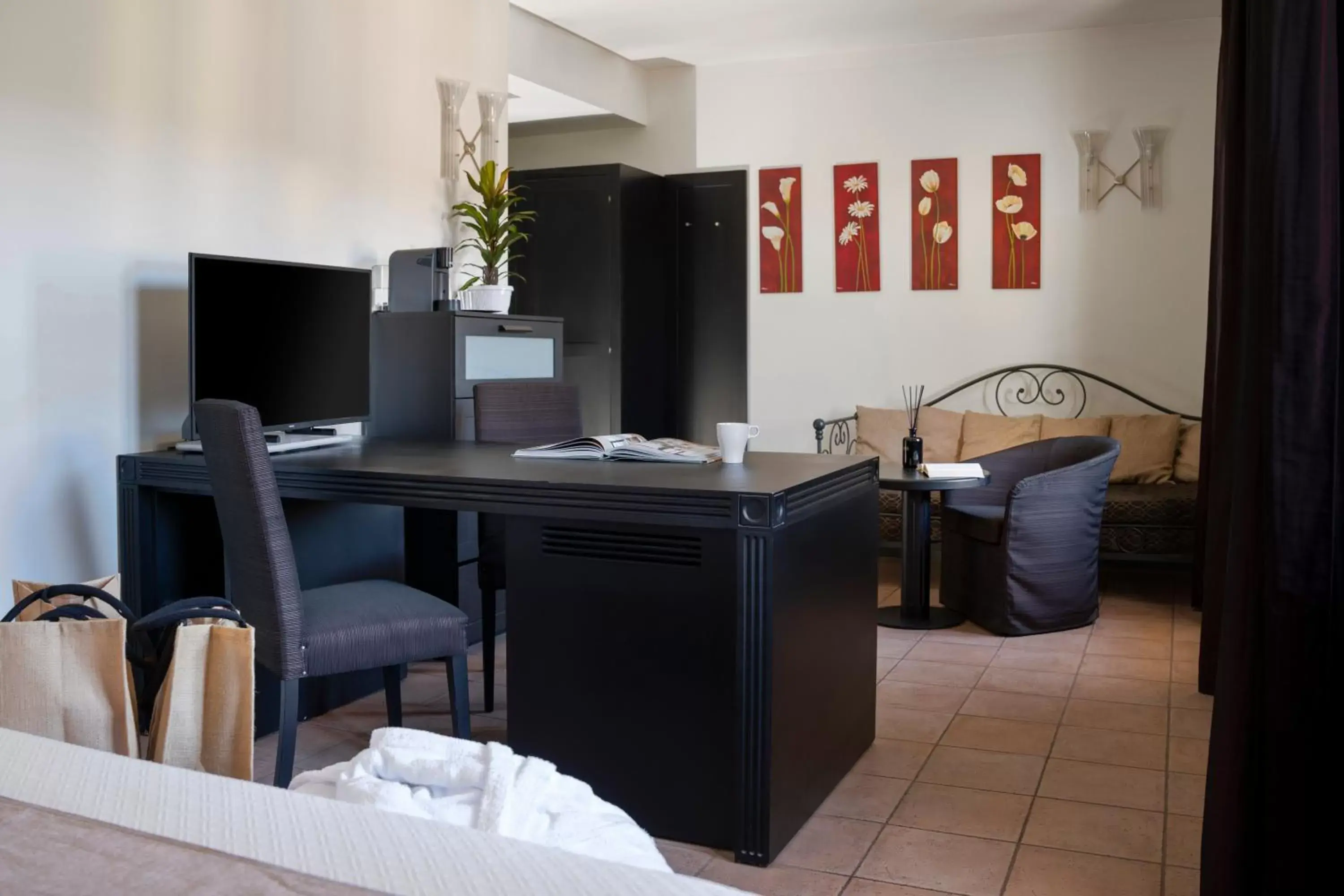 Deluxe Double or Twin Room with Thermal Pool Access in Hotel Helvetia Thermal SPA 4s Deluxe Double or Twin Room with Thermal Pool Access in Hotel Helvetia Thermal SPA 4s