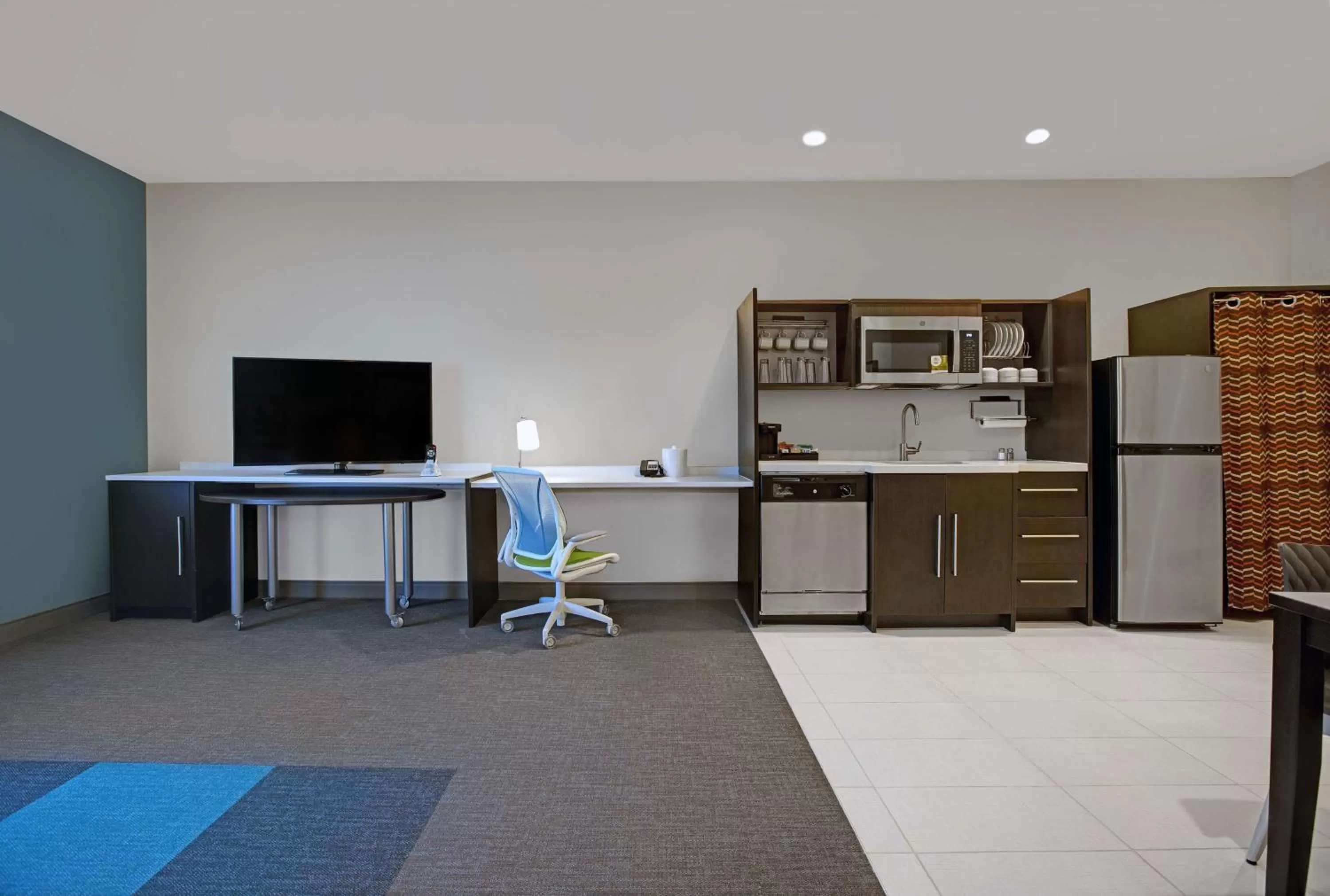 Kitchen or kitchenette in Home2 Suites By Hilton Yuma Pivot Point