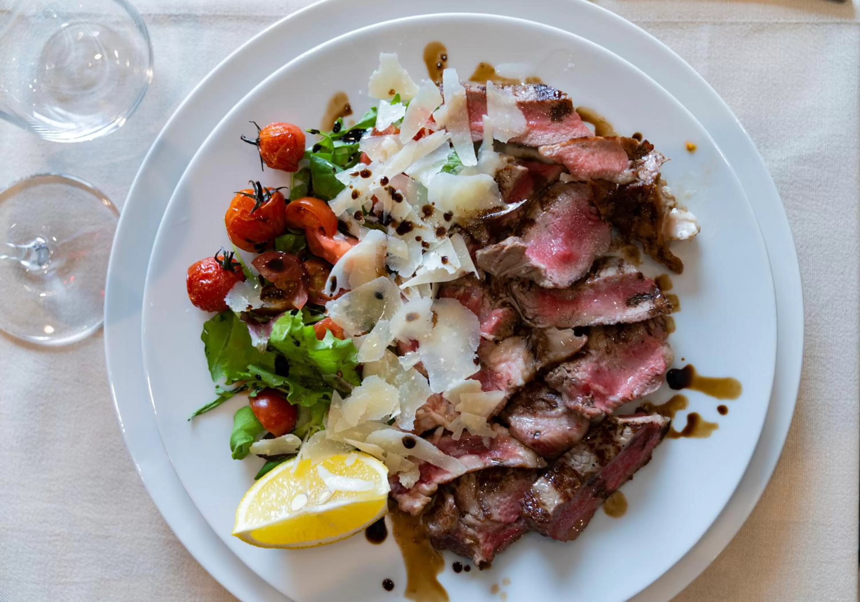 Food in Donna Vì Hotel