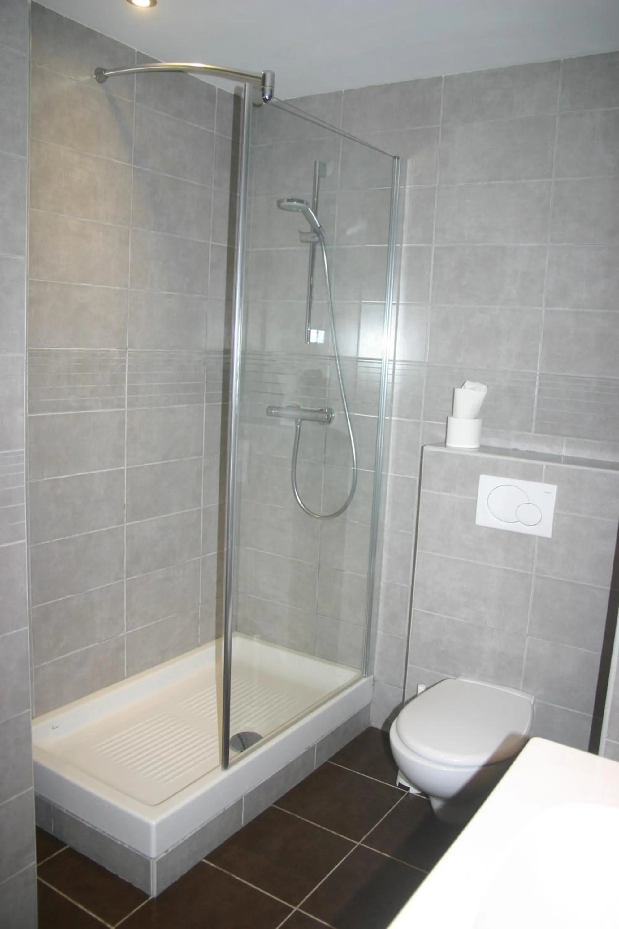 Bathroom in Hôtel 1er Consul Rouen